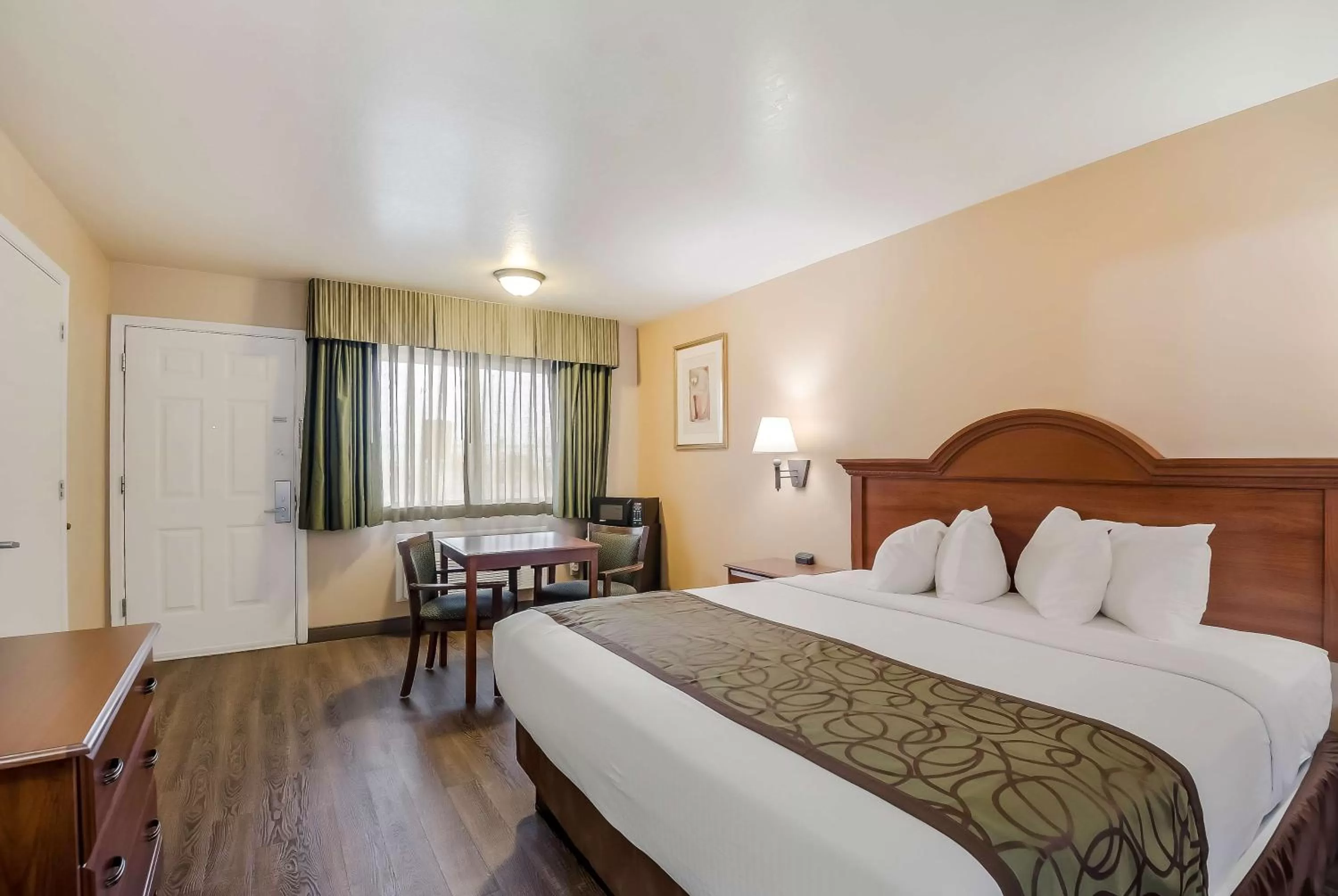 King Room - Disability Access in SureStay Hotel by Best Western Fernley