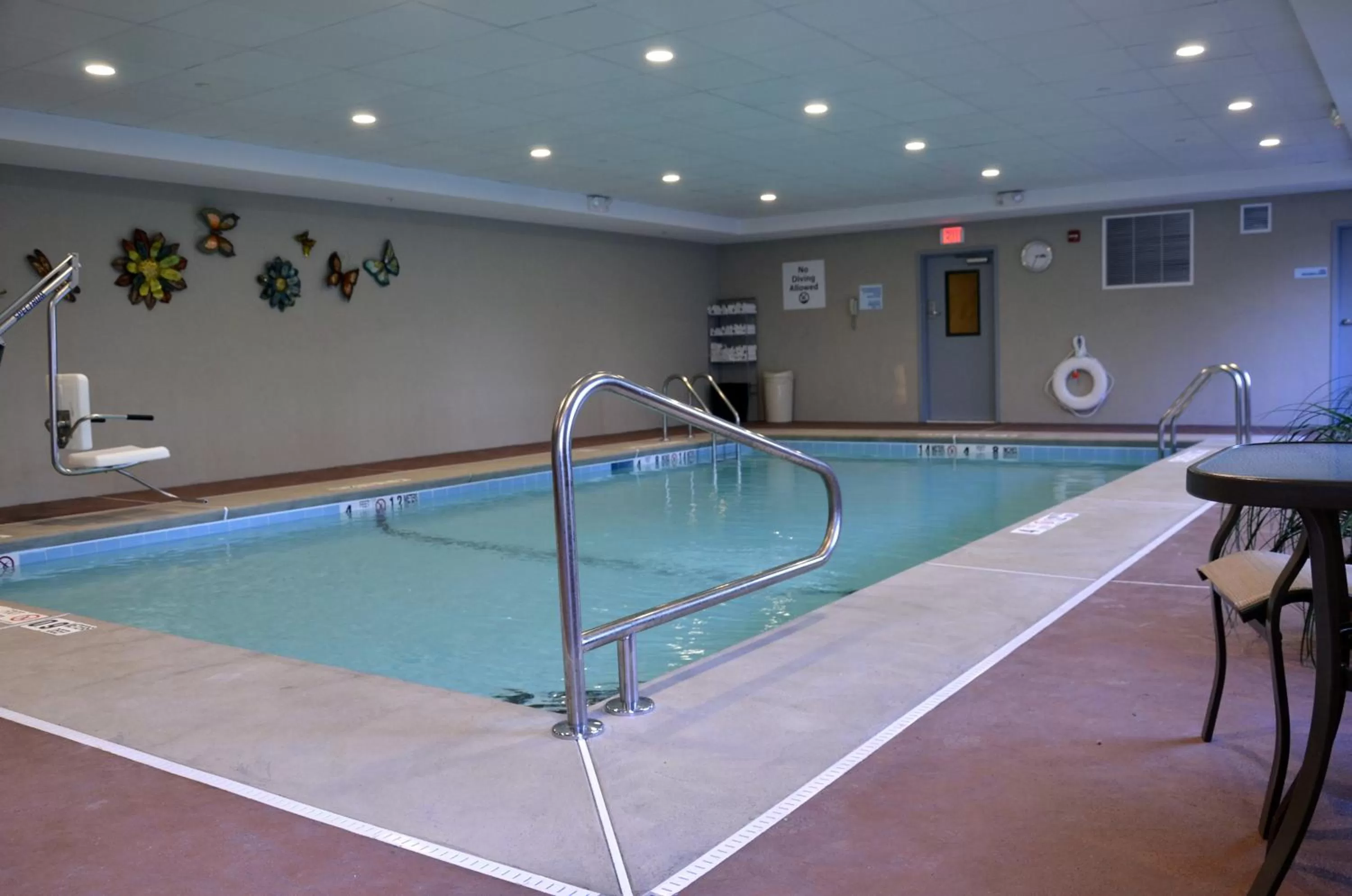 Swimming pool in Holiday Inn Express Hartford-Newington by IHG