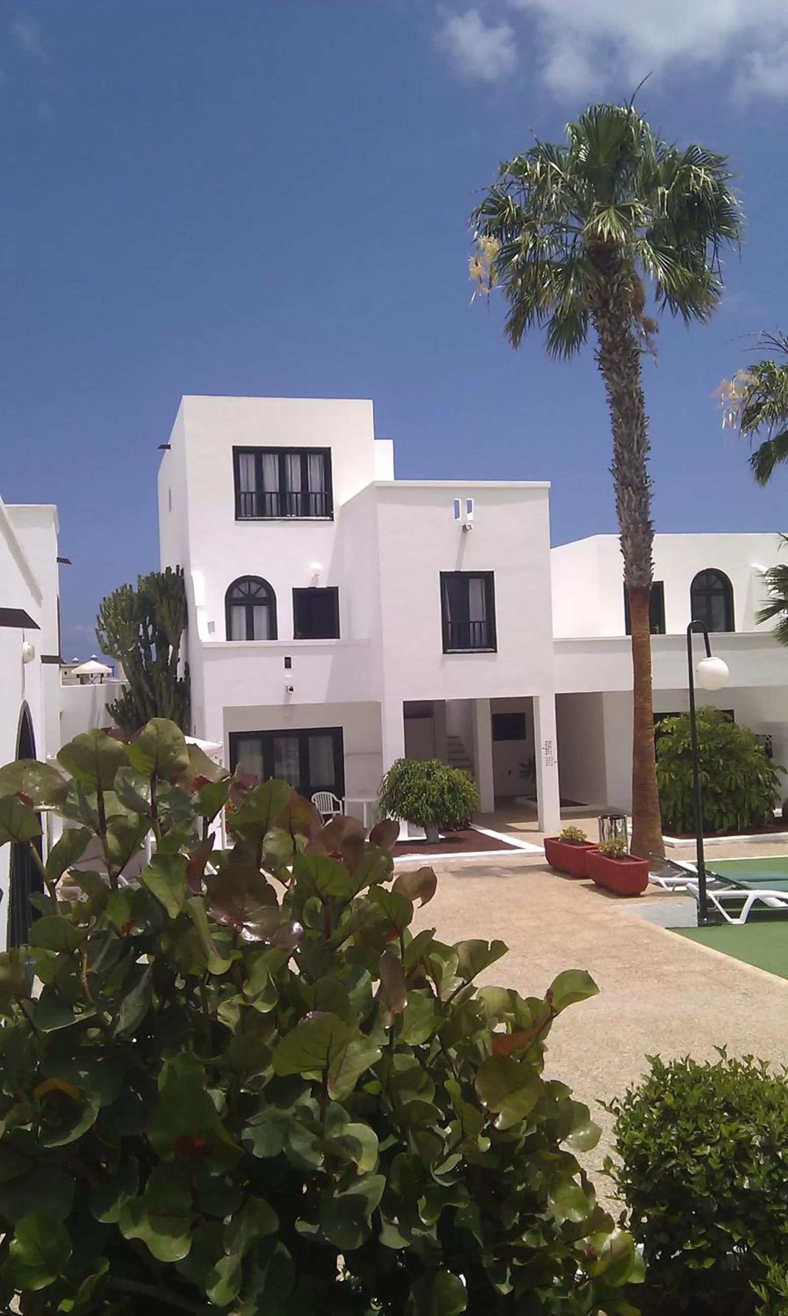 Facade/entrance in Nazaret Sol