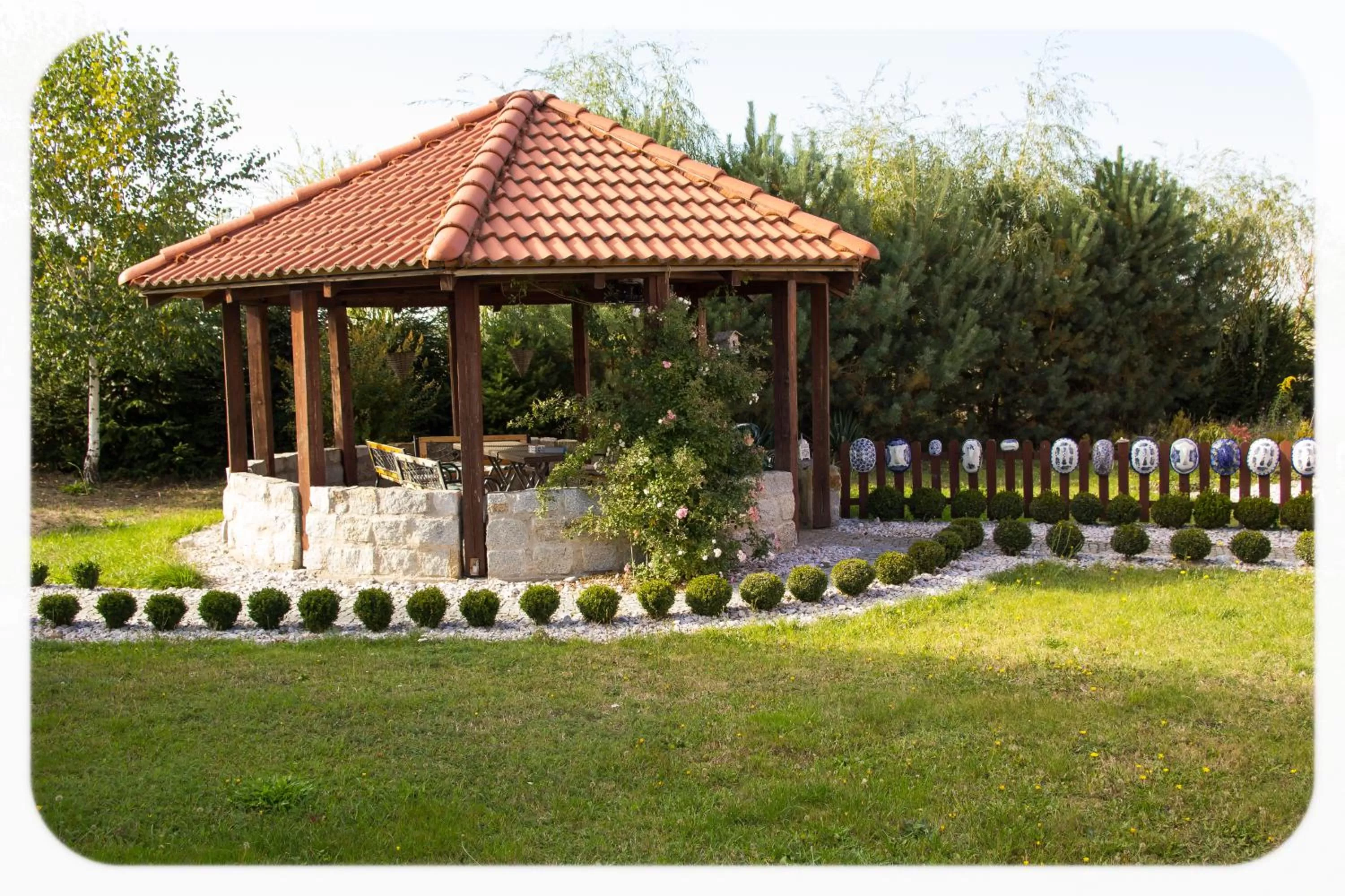 Area and facilities, Garden in Noclegi Biała Róża