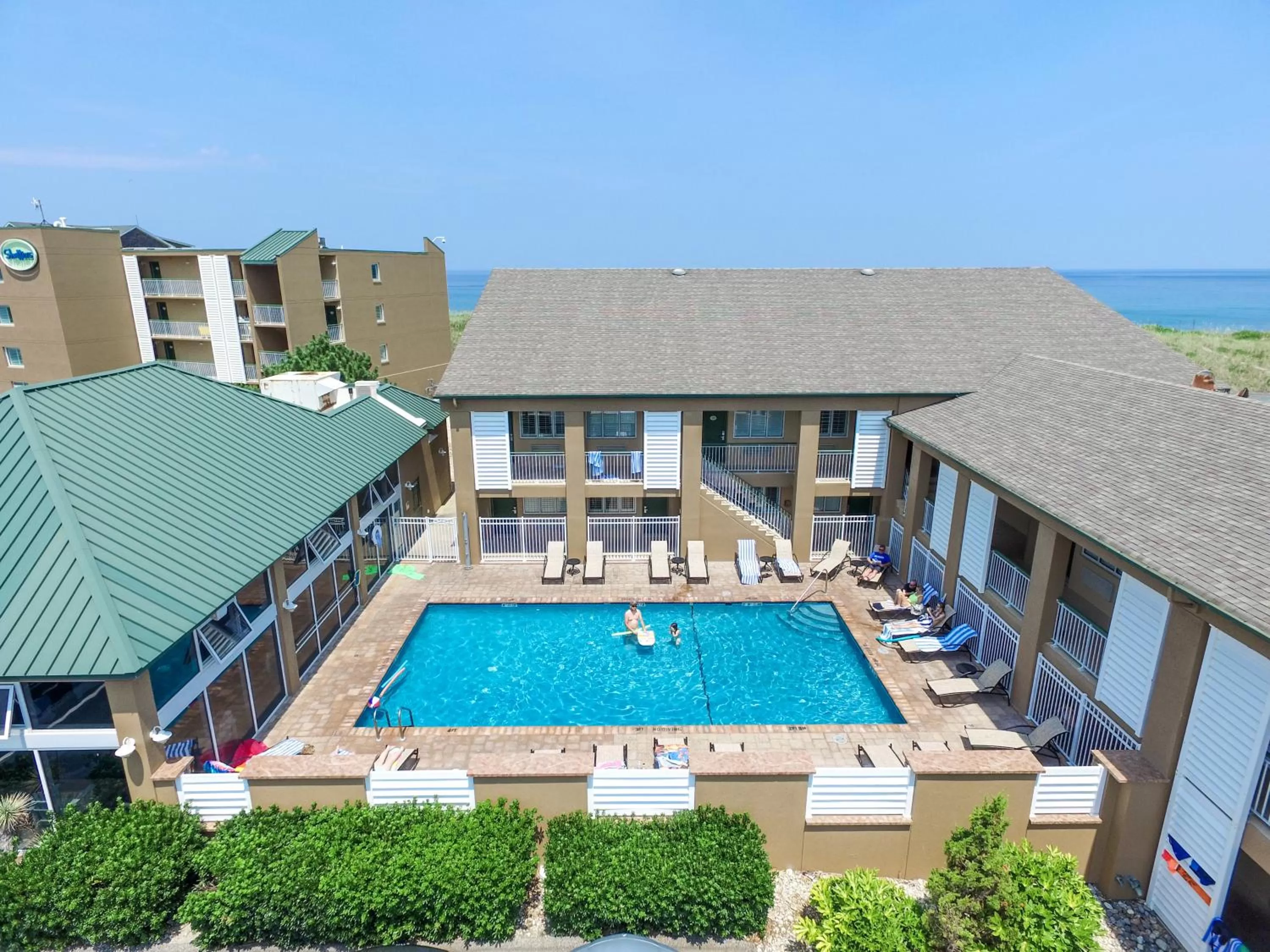 Pool view in Shutters on the Banks