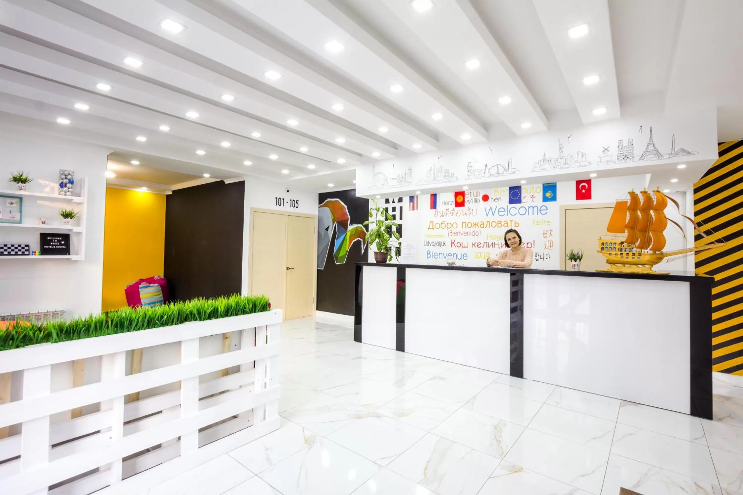 Lobby or reception in WHITE HOTEL & HOSTEL