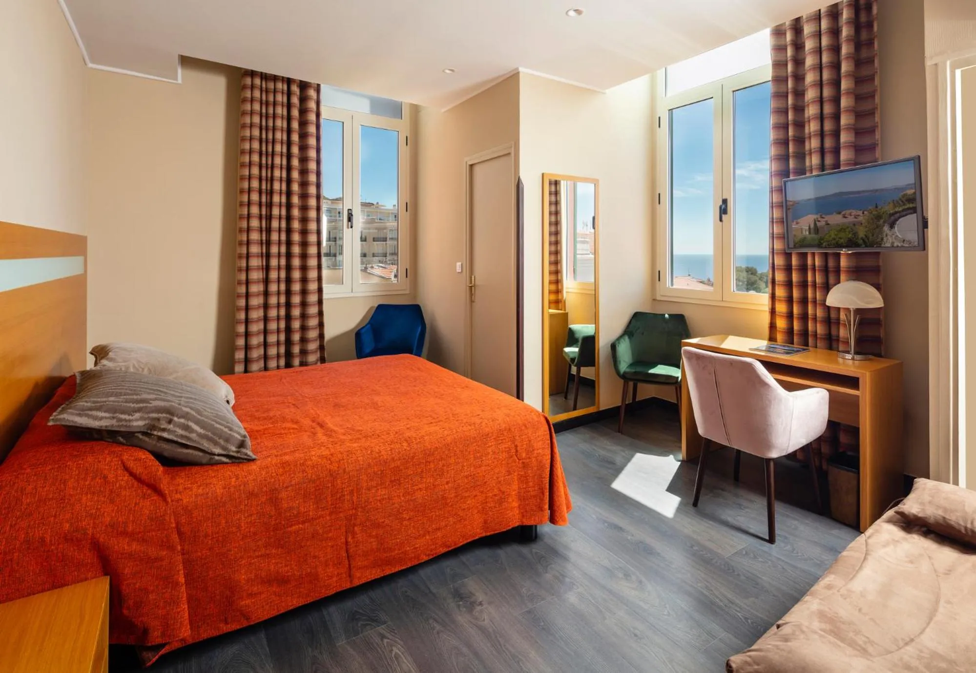 Photo of the whole room, Bed in Hotel Miramar