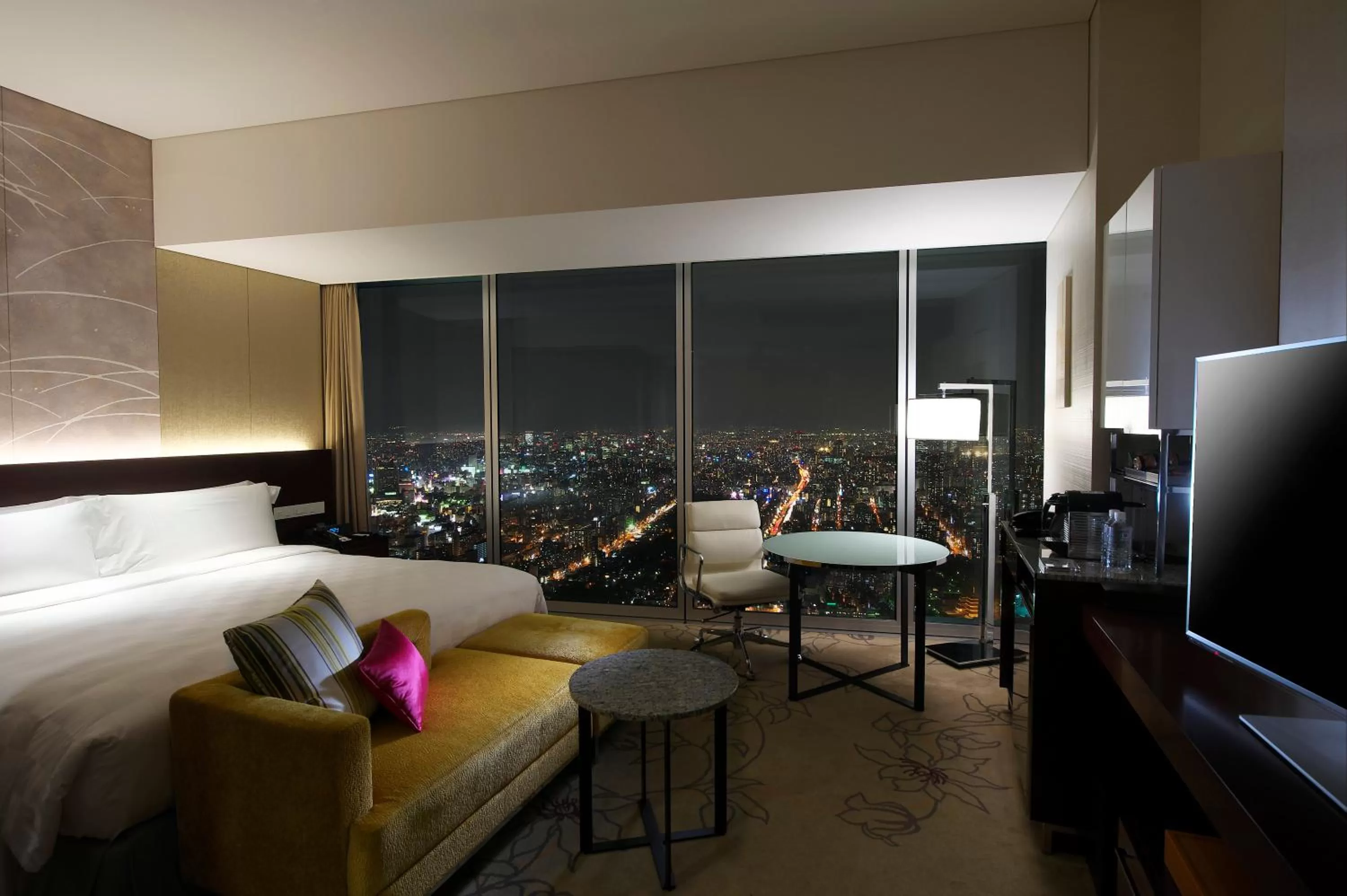 City view, Bed in Osaka Marriott Miyako Hotel