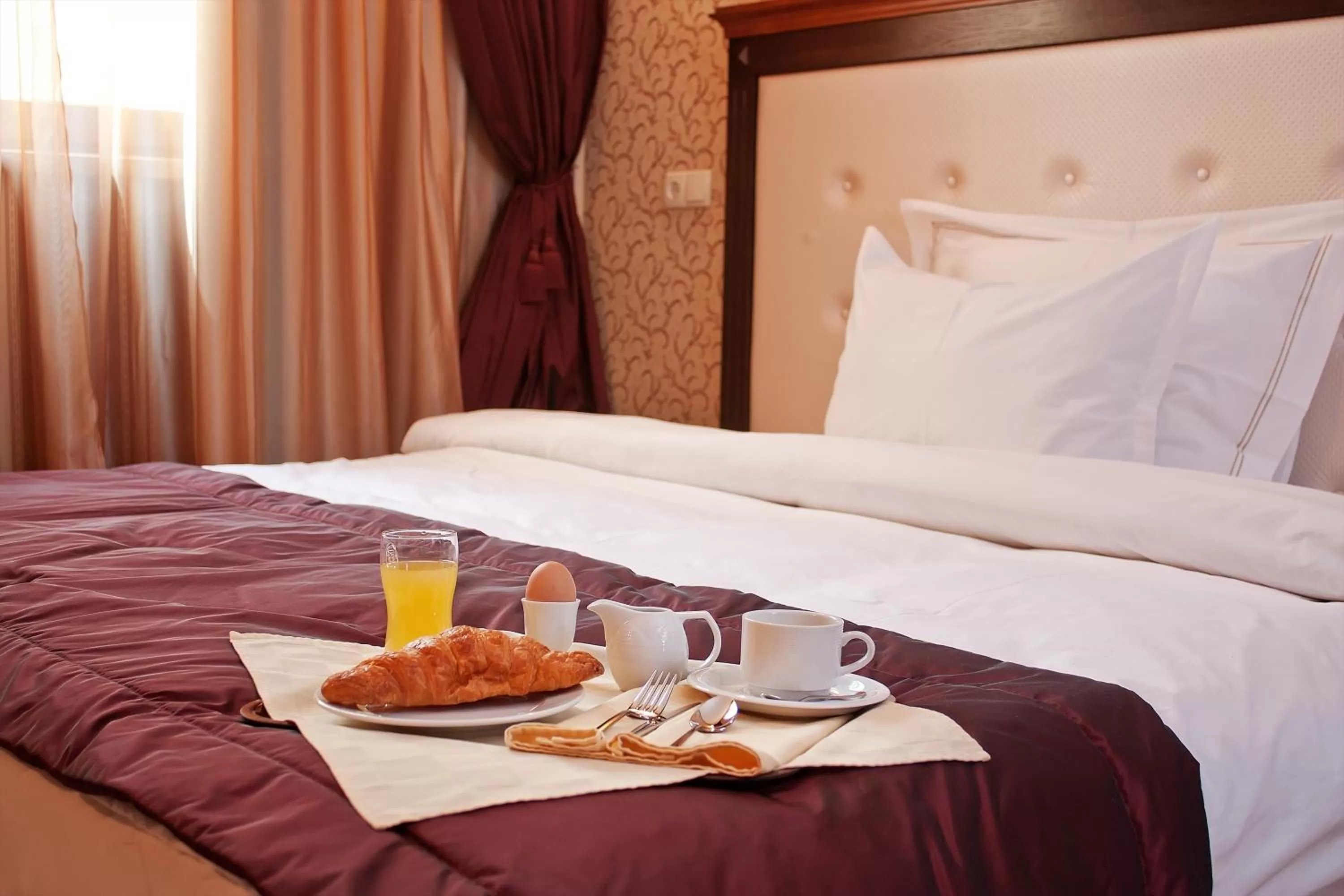 Bed in Best Western Plus Bristol Hotel