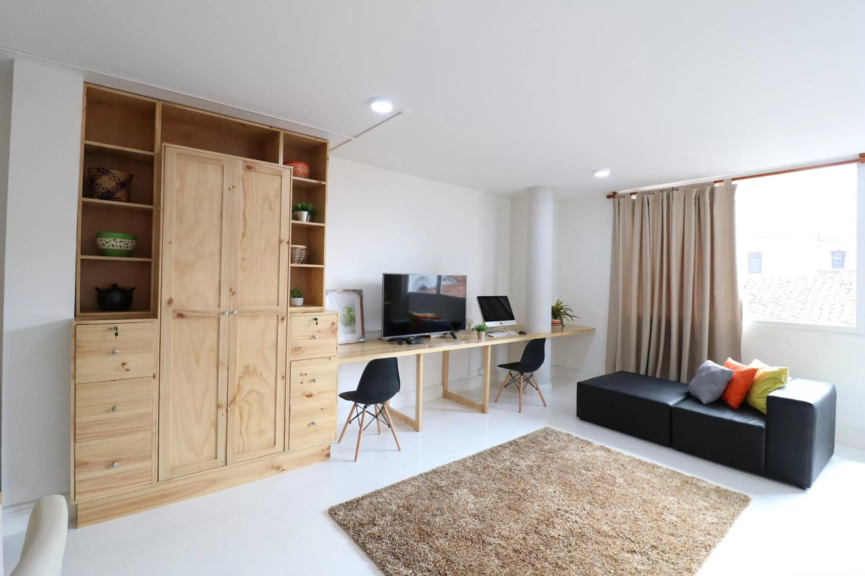 Living room, TV/Entertainment Center in 554 Apartments