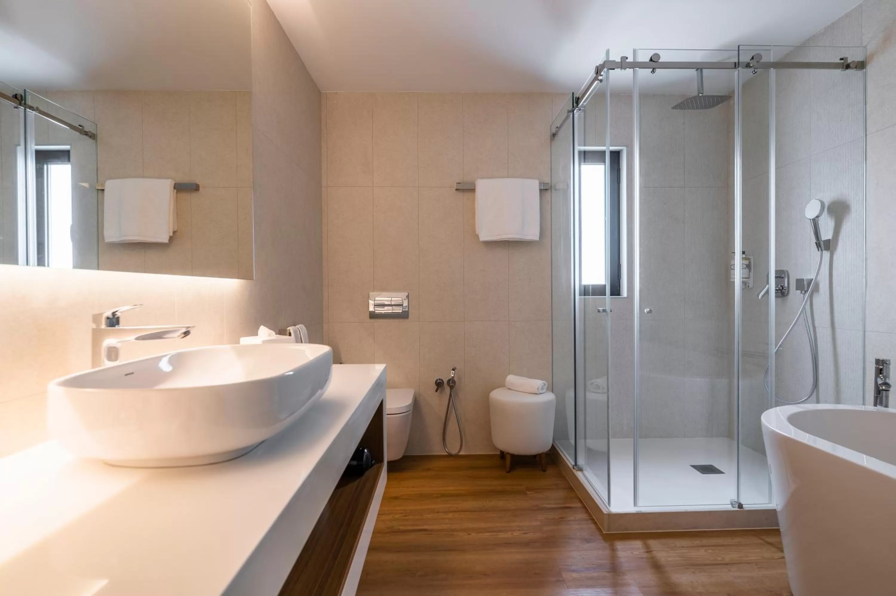 Toilet in Regency Salgados Hotel & Spa