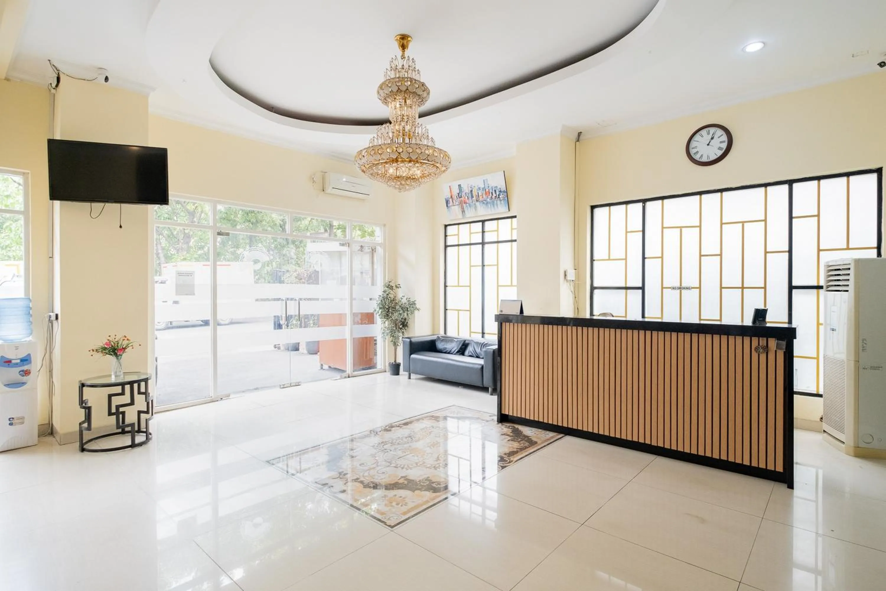 Lobby or reception in RedDoorz Plus @ Cideng Barat