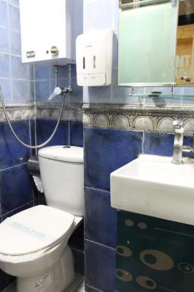 Bathroom in Toronto Holidays