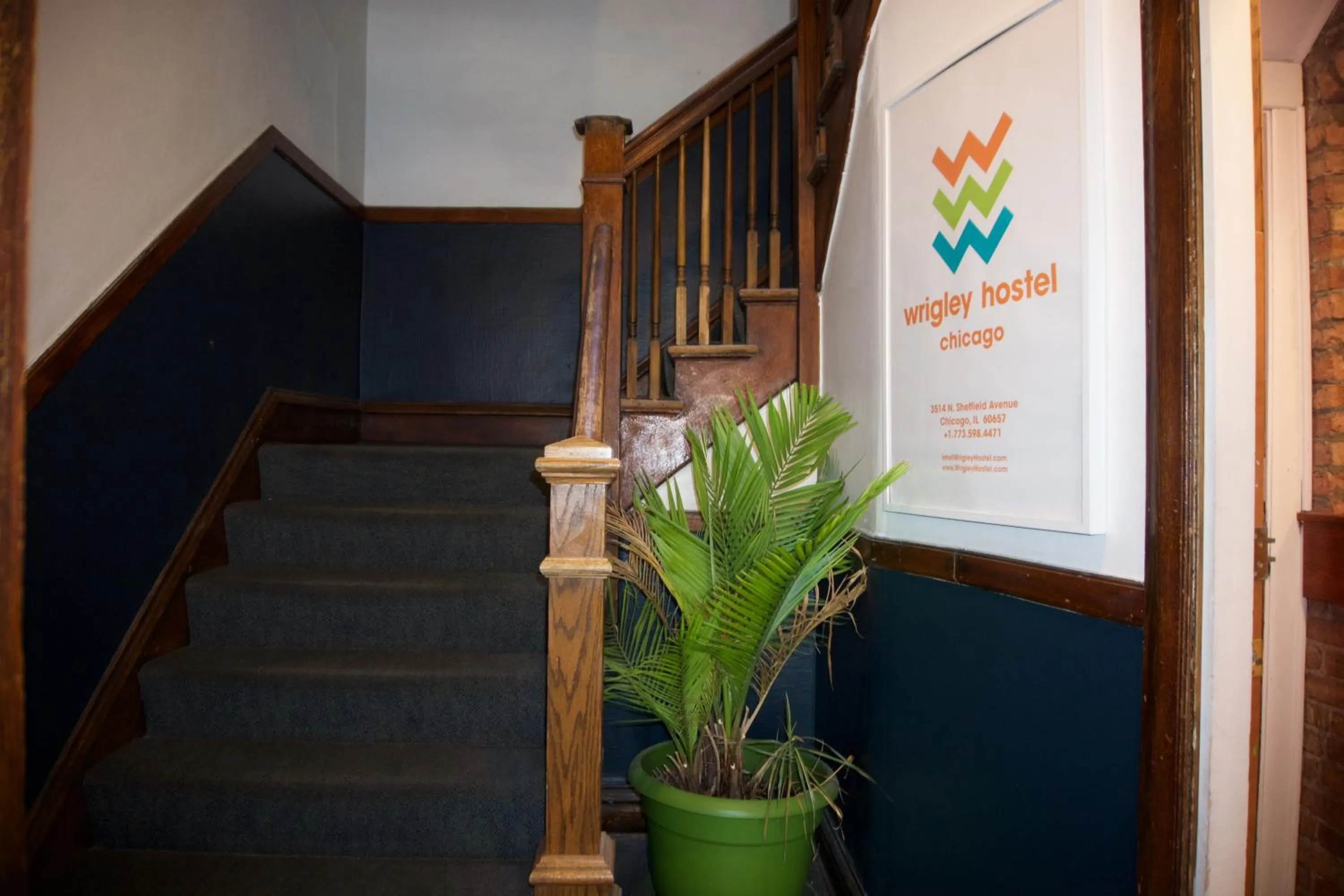 Property logo or sign in Wrigley Hostel - Chicago