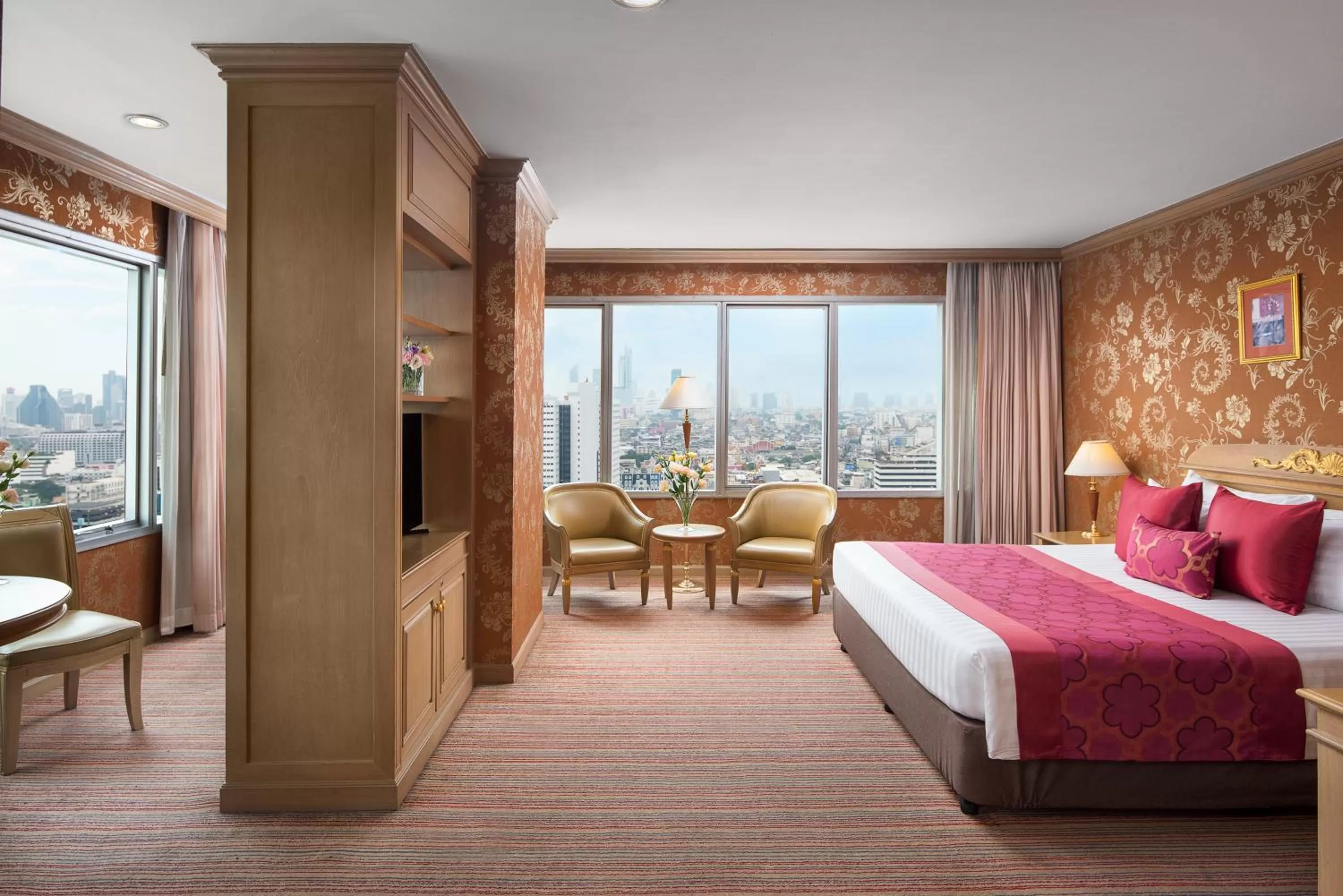 Bedroom, Bed in Prince Palace Hotel Bangkok