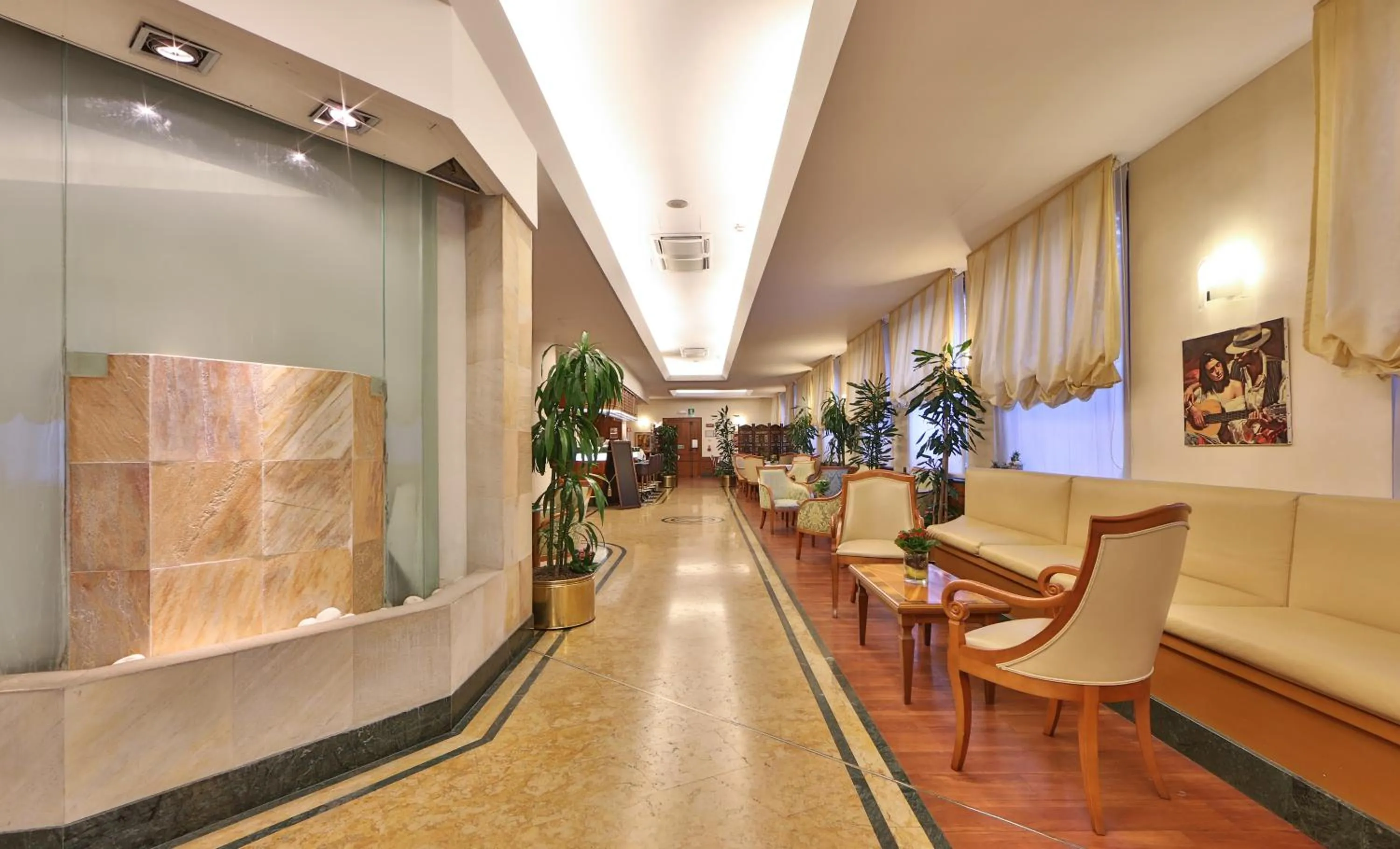 Lobby or reception in Hotel Mirage Sure Hotel Collection by Best Western