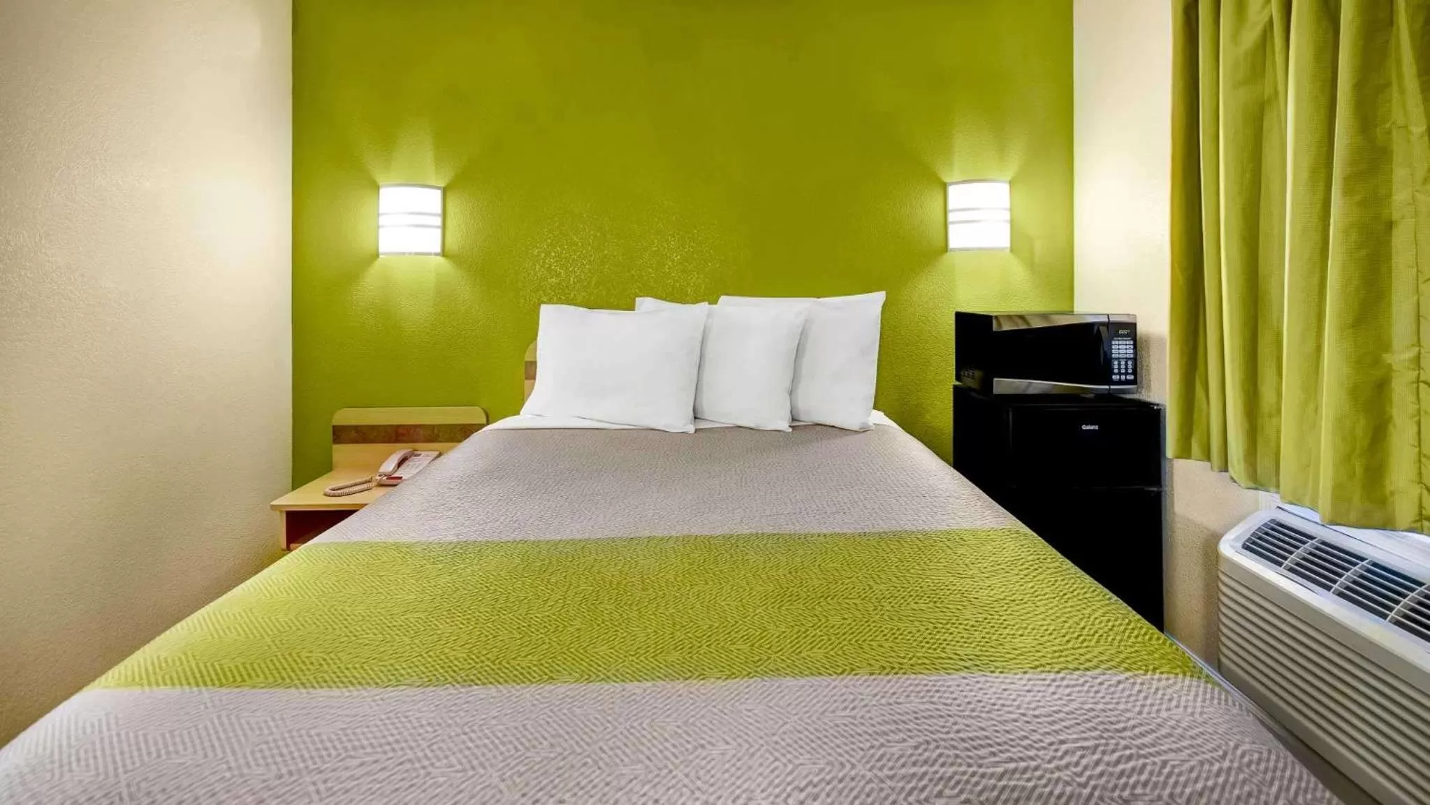 Bedroom, Bed in Lakeside Inn Lake Havasu City