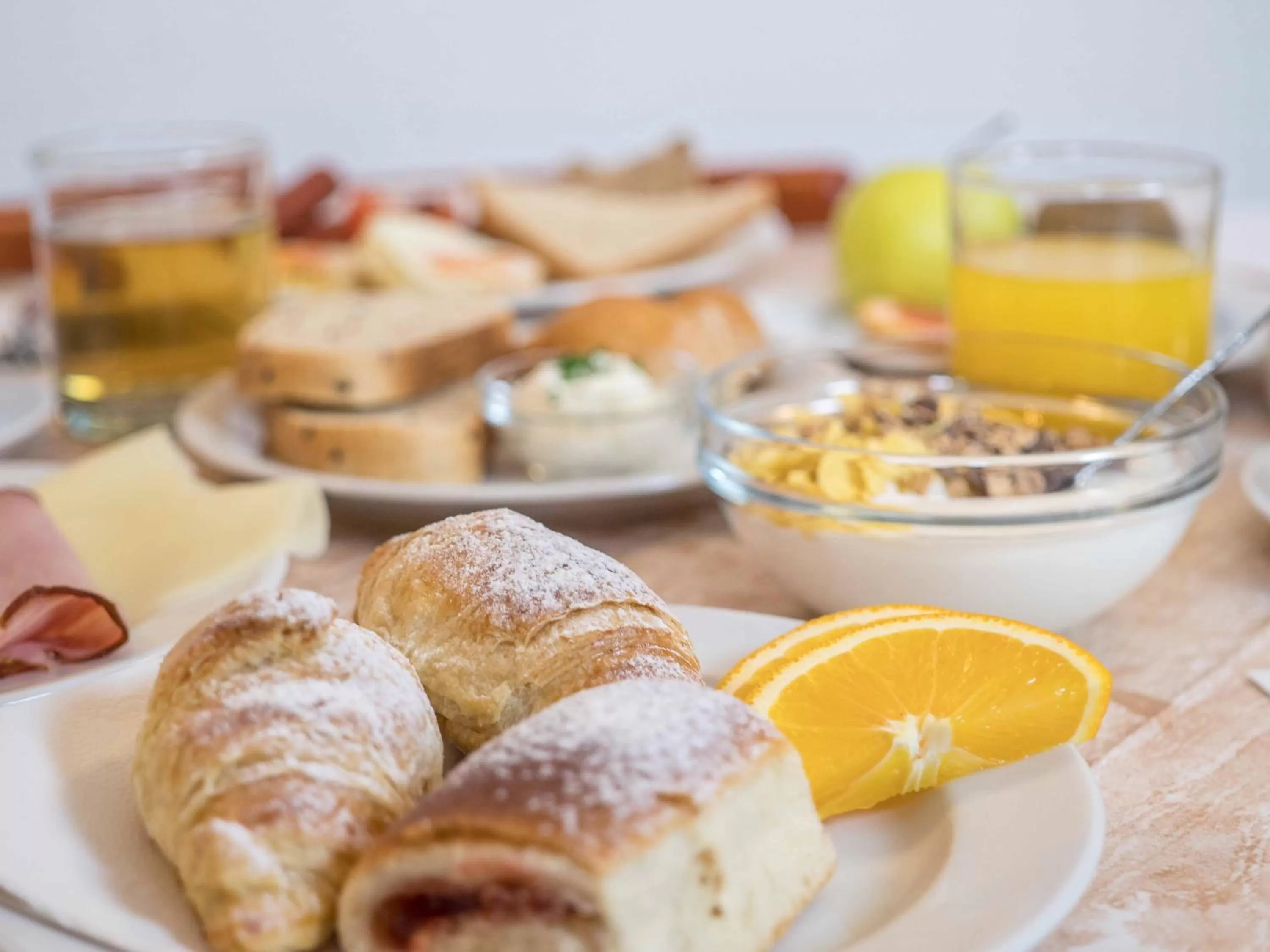 Buffet breakfast in Alton