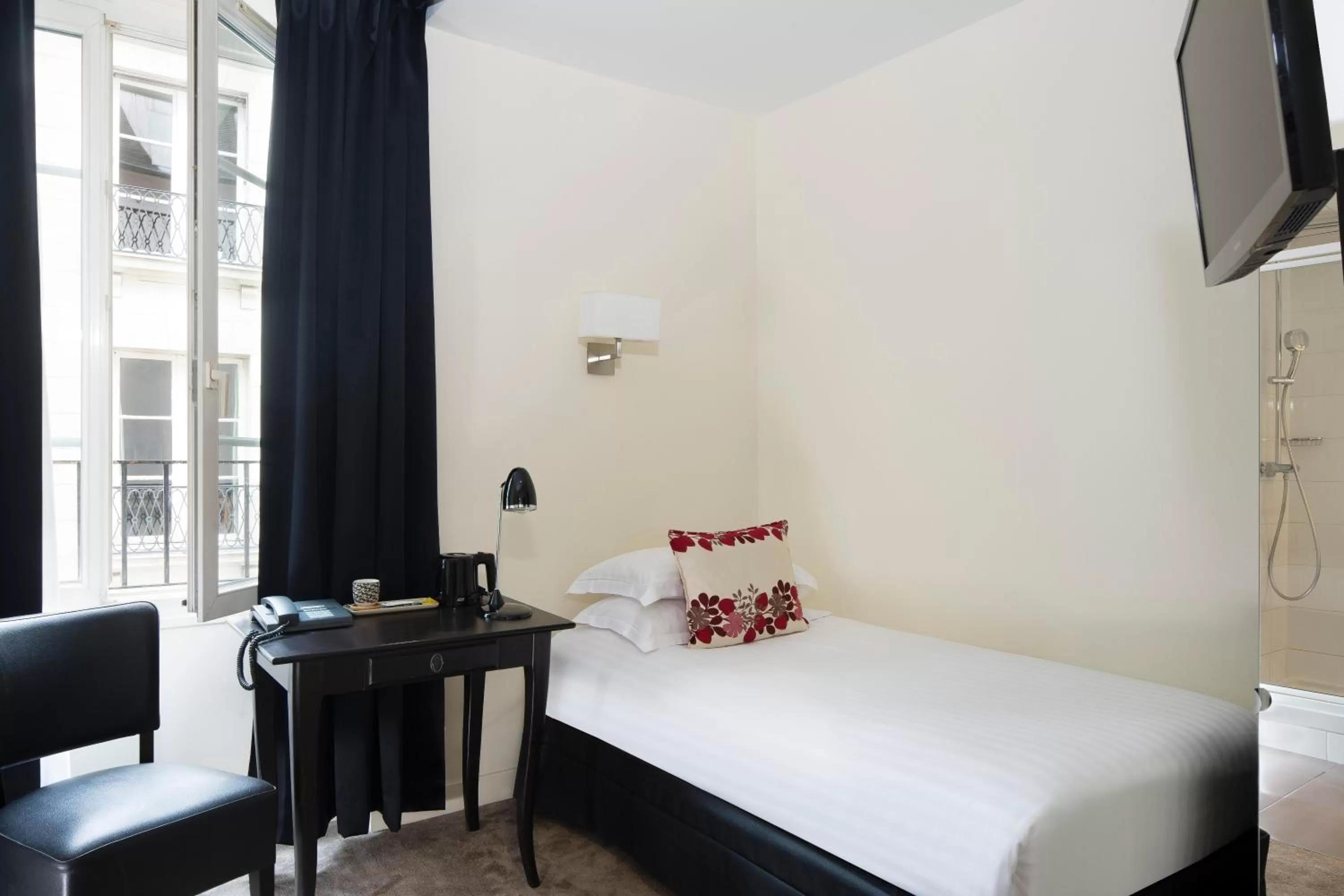 Photo of the whole room, Bed in Lion d'Or Paris Hotel