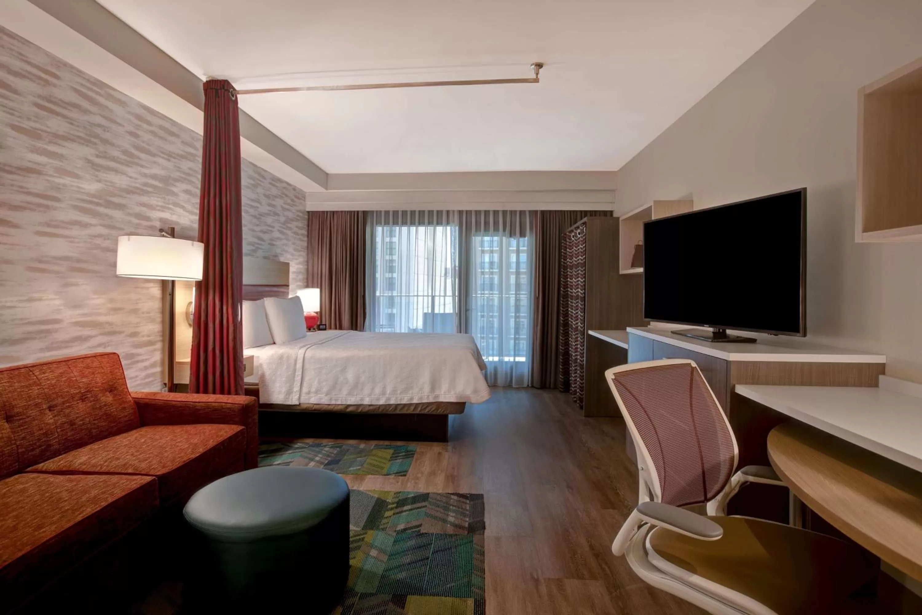 Living room, Bed in Home2 Suites By Hilton San Antonio on the Riverwalk