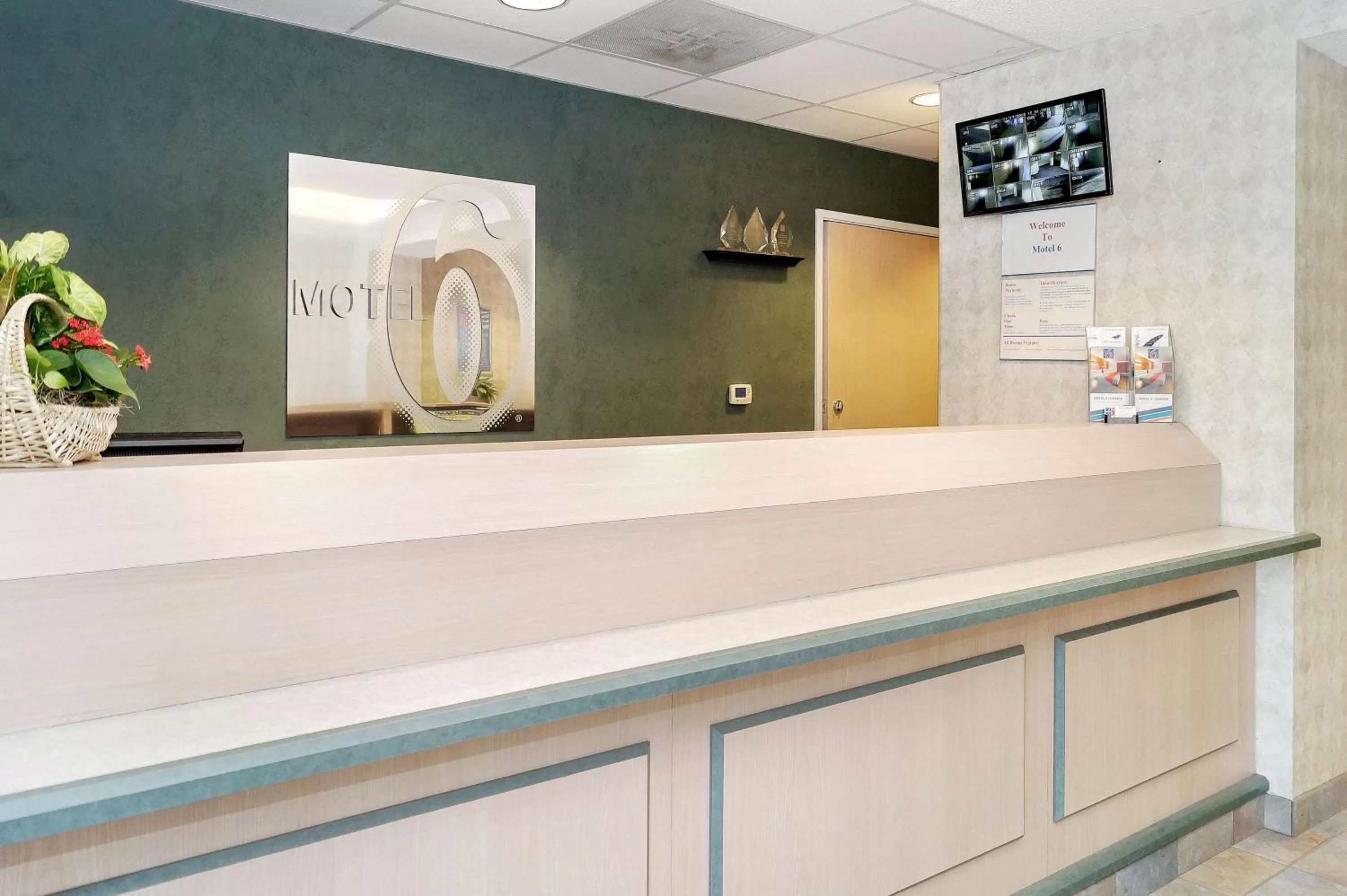 Lobby or reception in Motel 6-Peterborough, ON