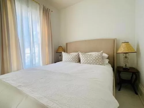 Bed in Woodbourne Inn