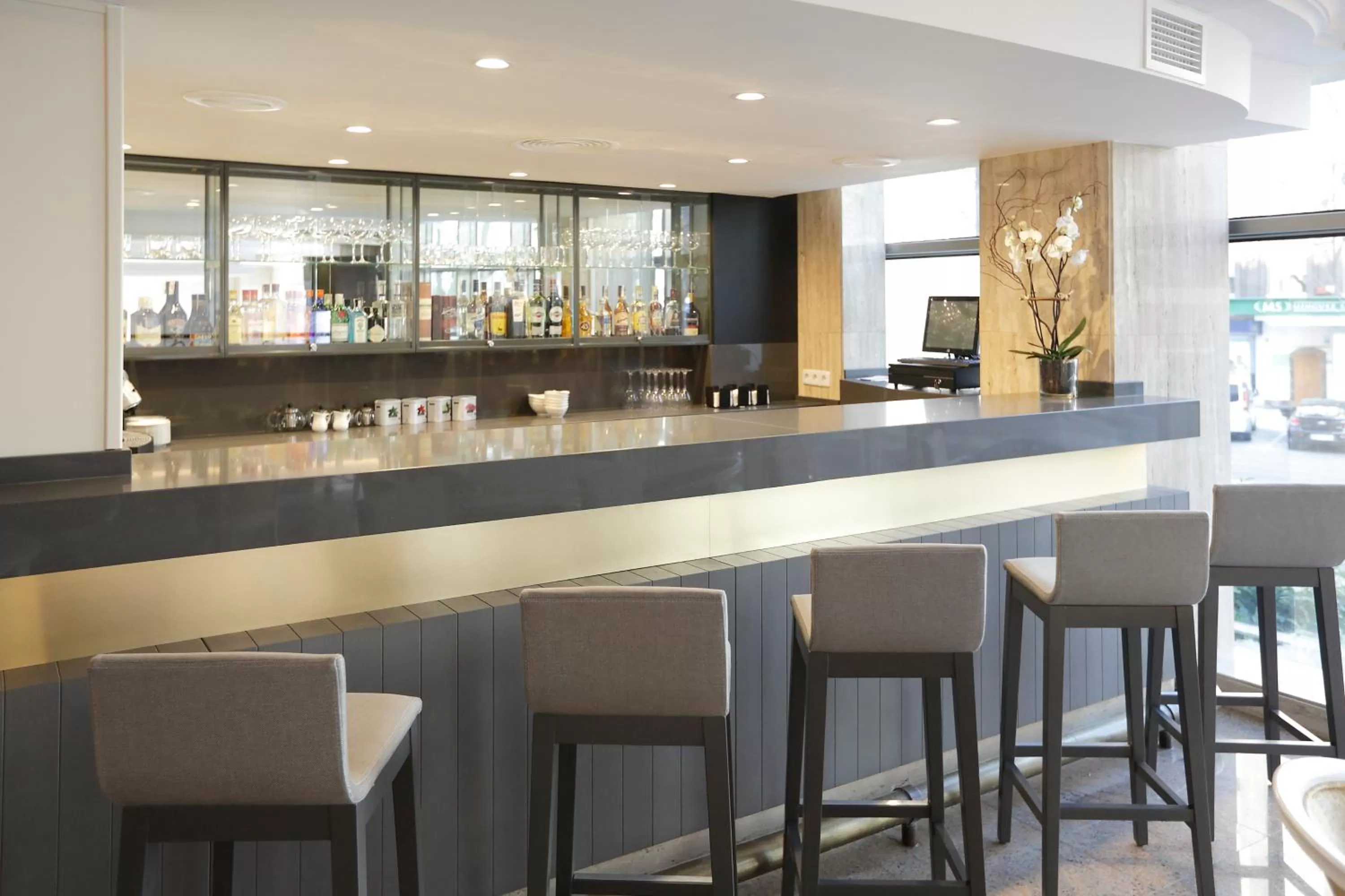 Lounge or bar in Sercotel Alfonso XIII