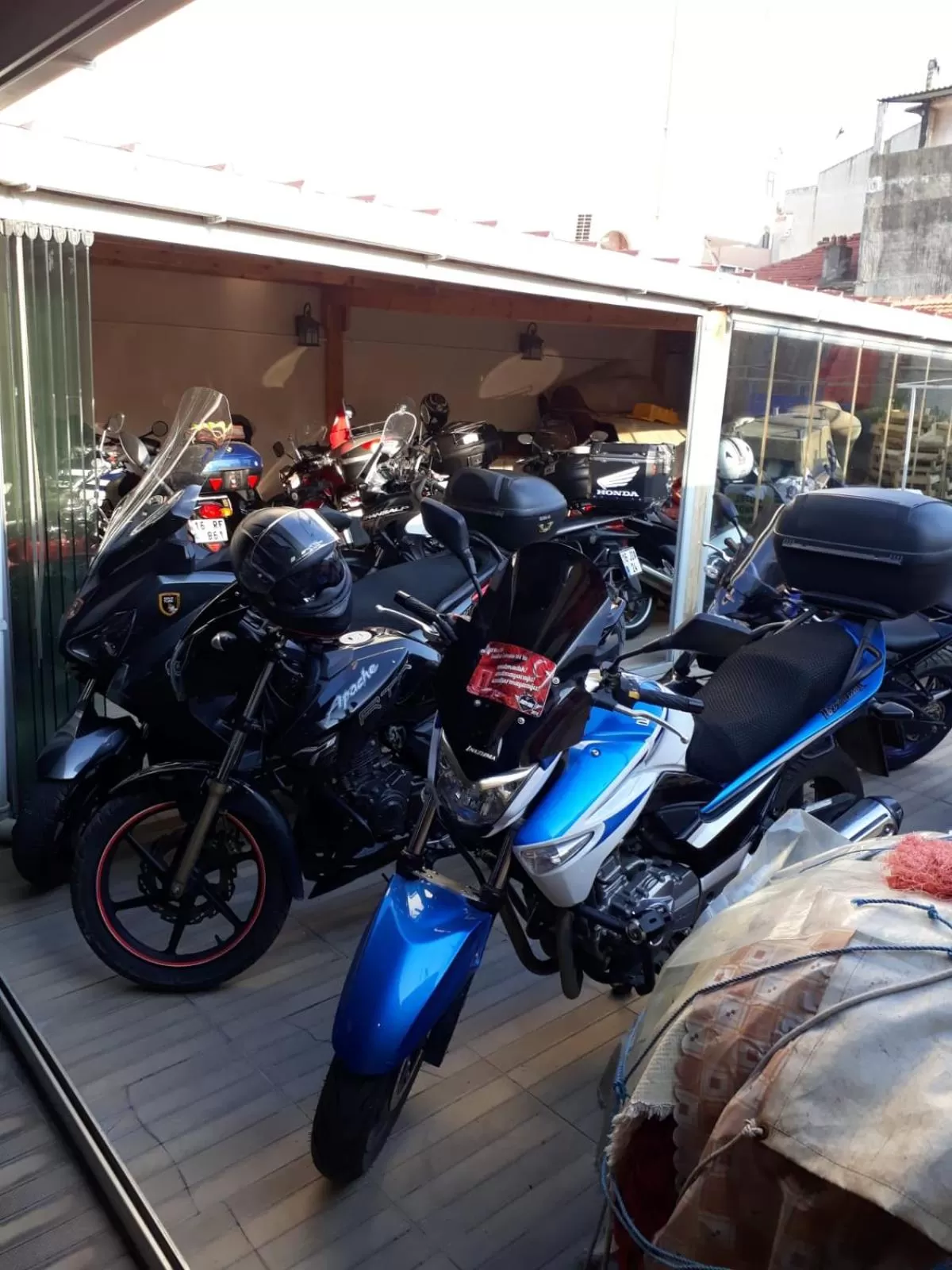 Parking in Hotel Crowded House