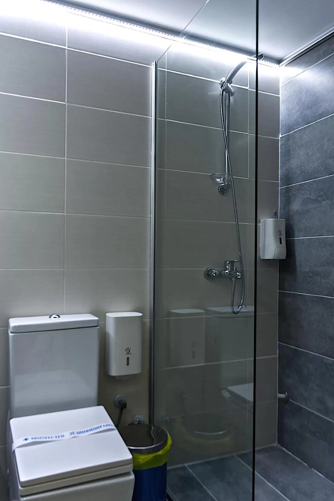 Shower in Hotel De KOKA