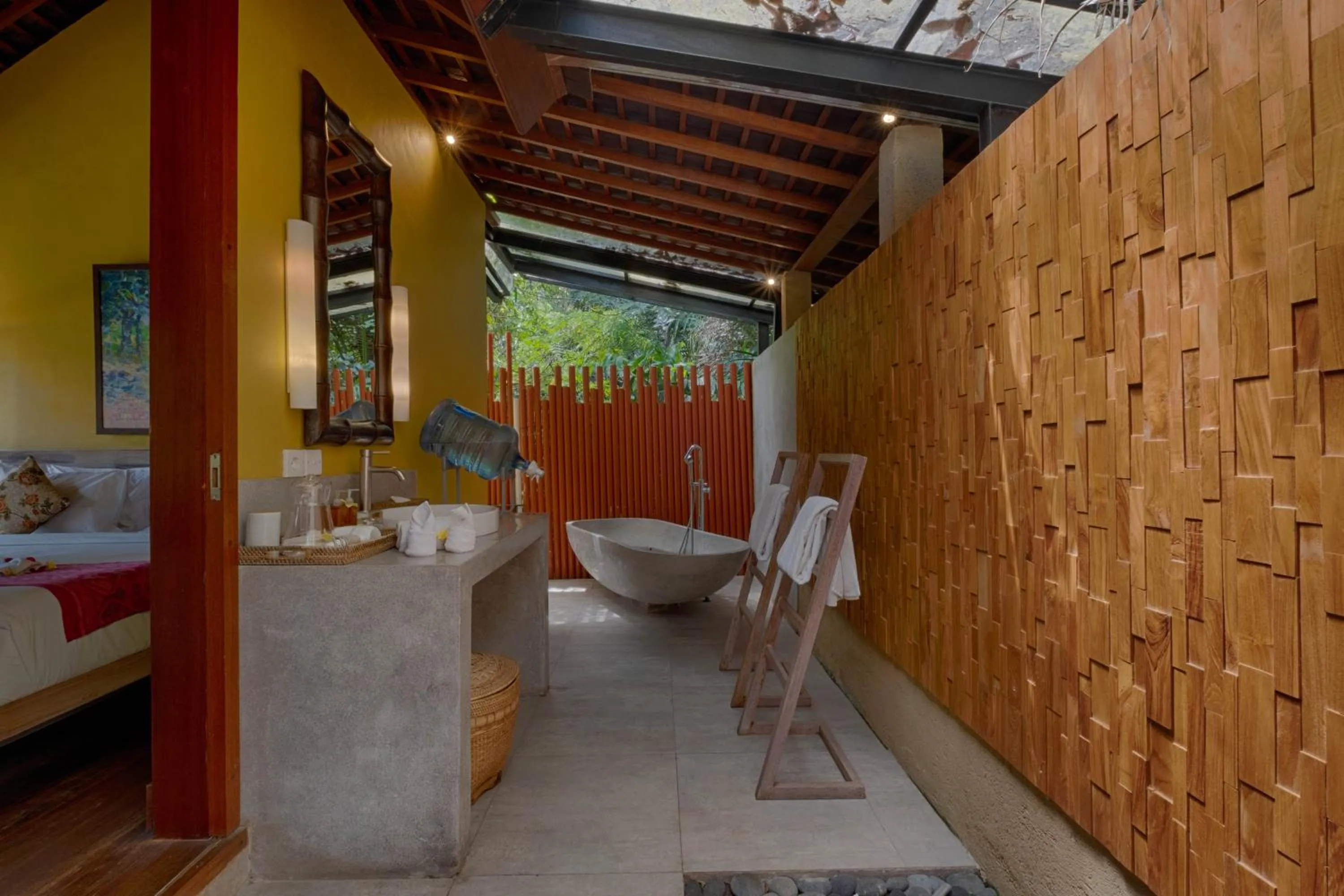 Bathroom in Samkhya Villas - Free 1x Floating Breakfast or Minibar
