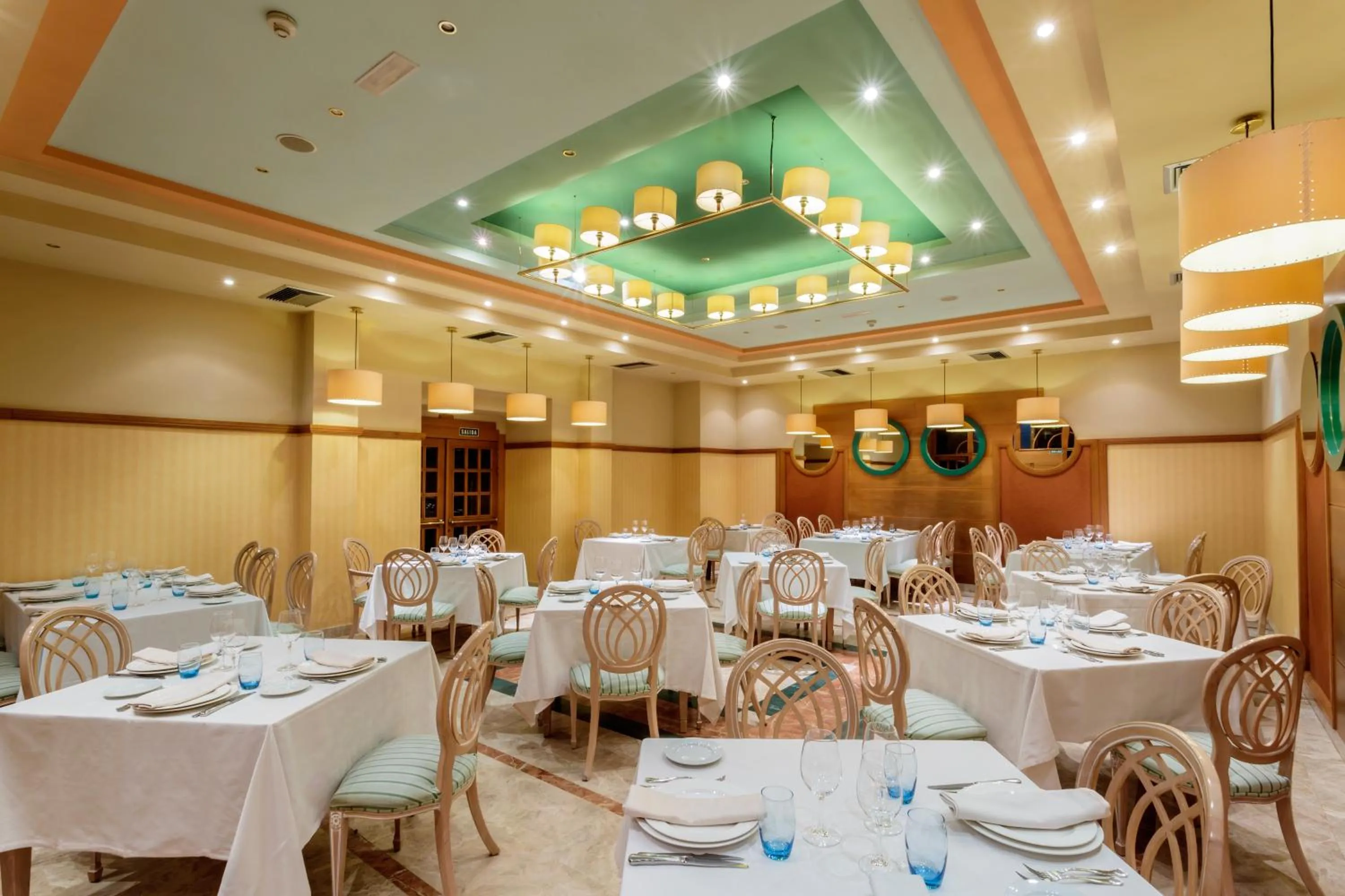 Restaurant/places to eat in Hotel Azofra