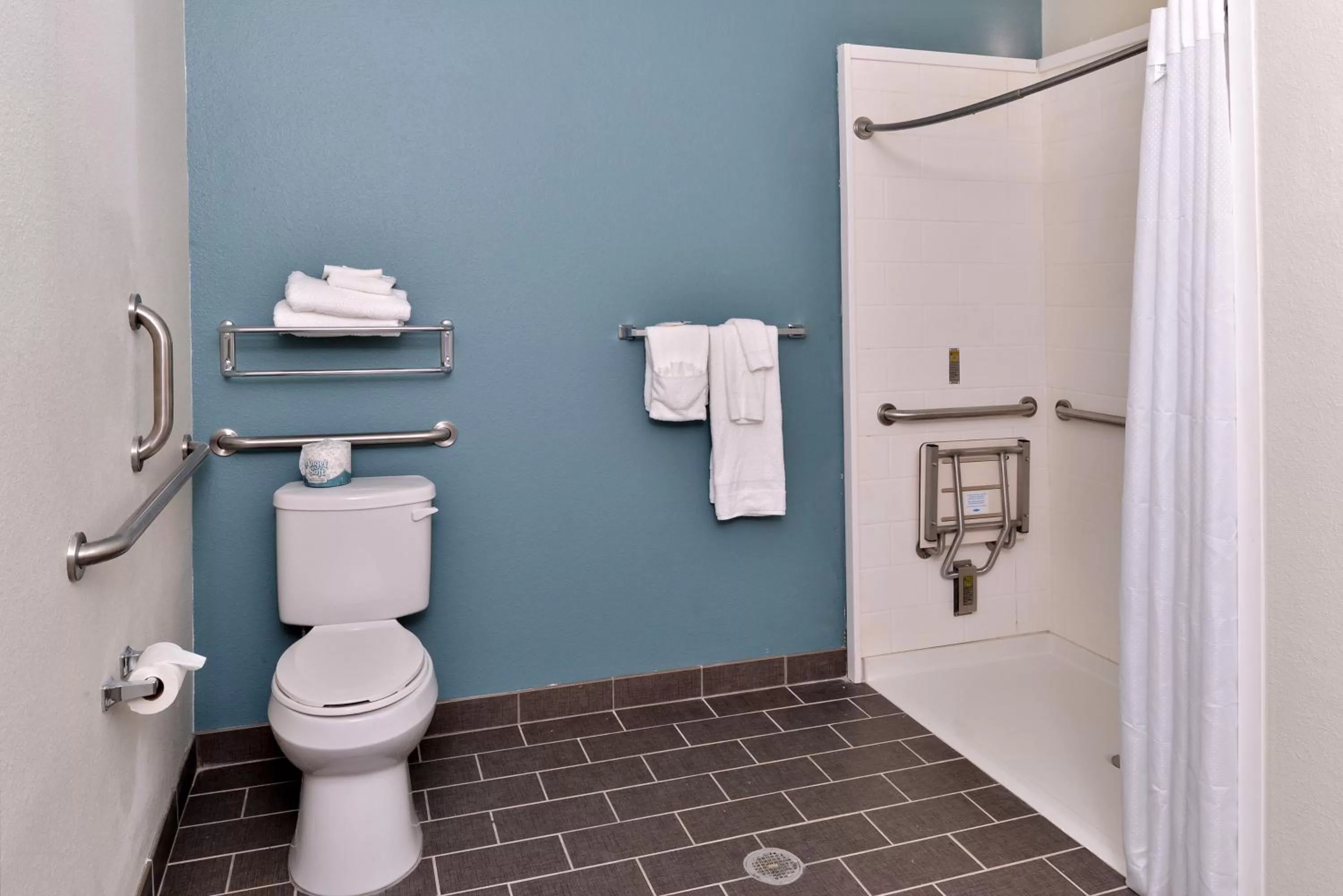 Bathroom in Sleep Inn & Suites Meridian - Bonita Lakes