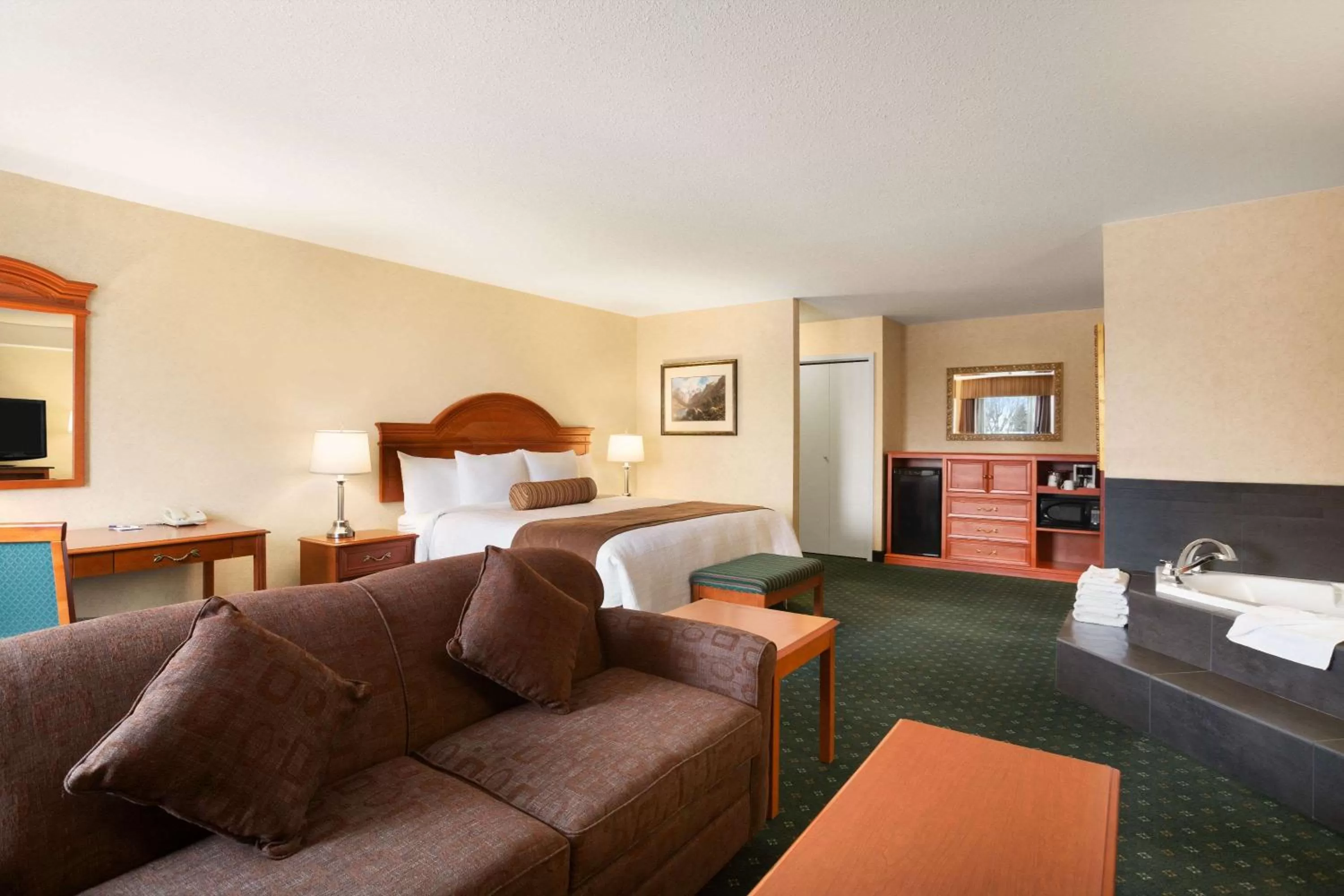 Photo of the whole room, Bed in Travelodge by Wyndham Strathmore