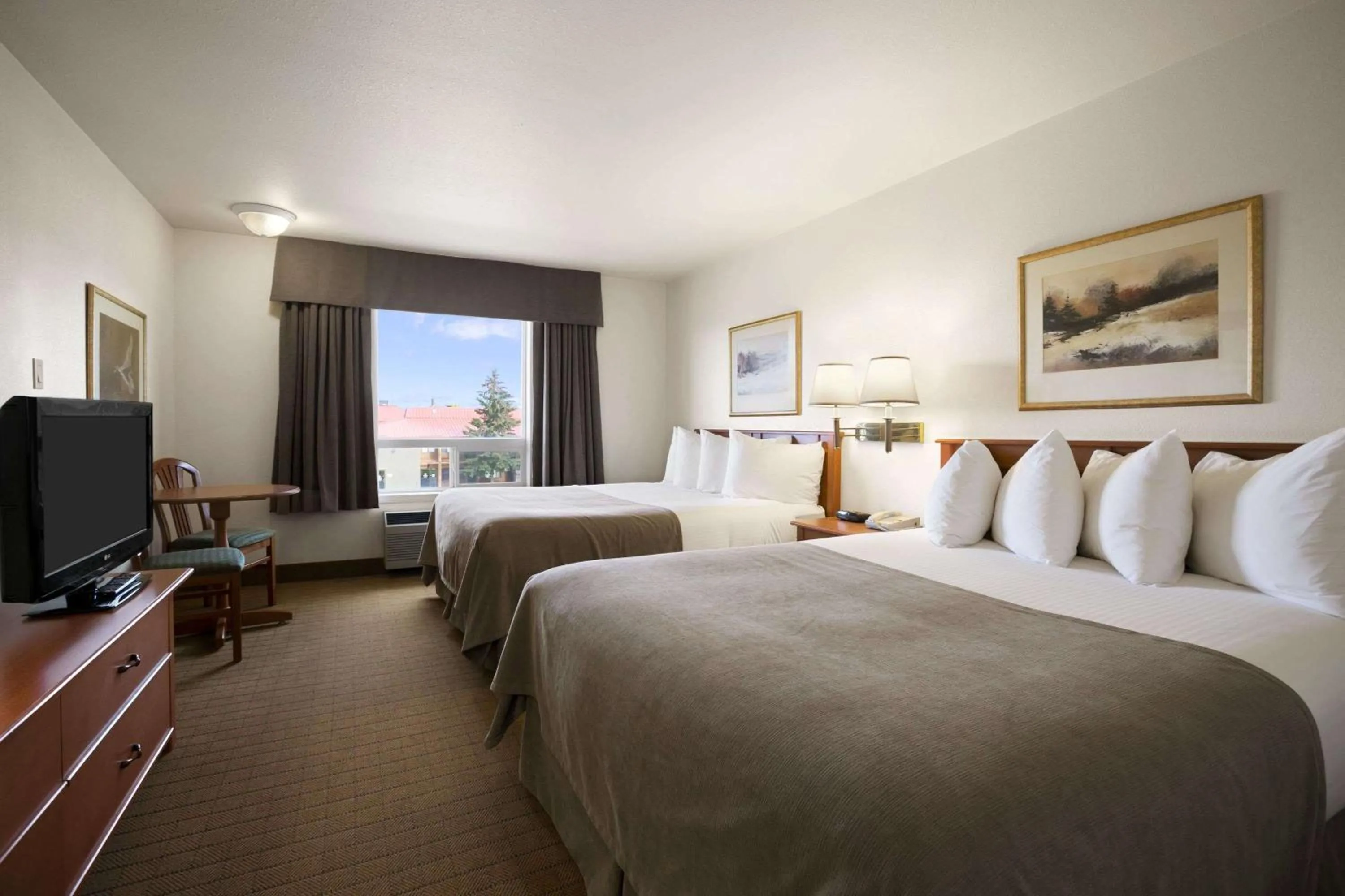 Photo of the whole room, Bed in Super 8 by Wyndham Slave Lake AB