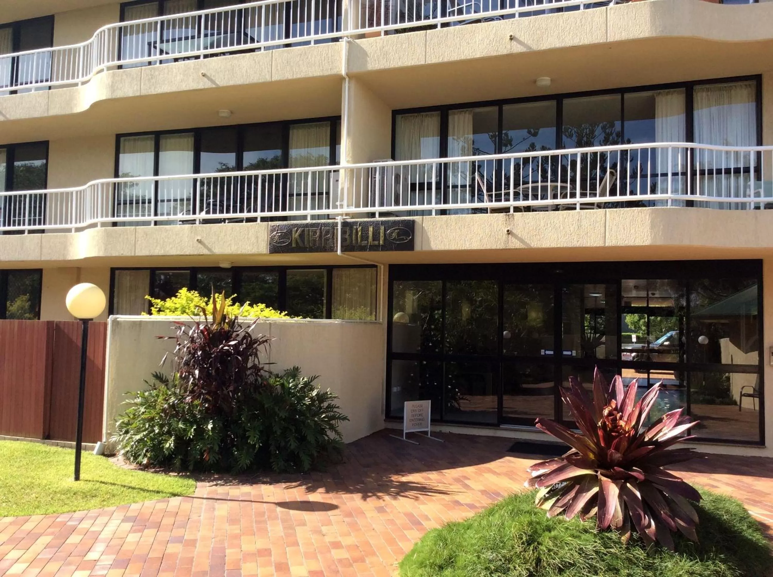 Facade/entrance in Kirribilli Apartments