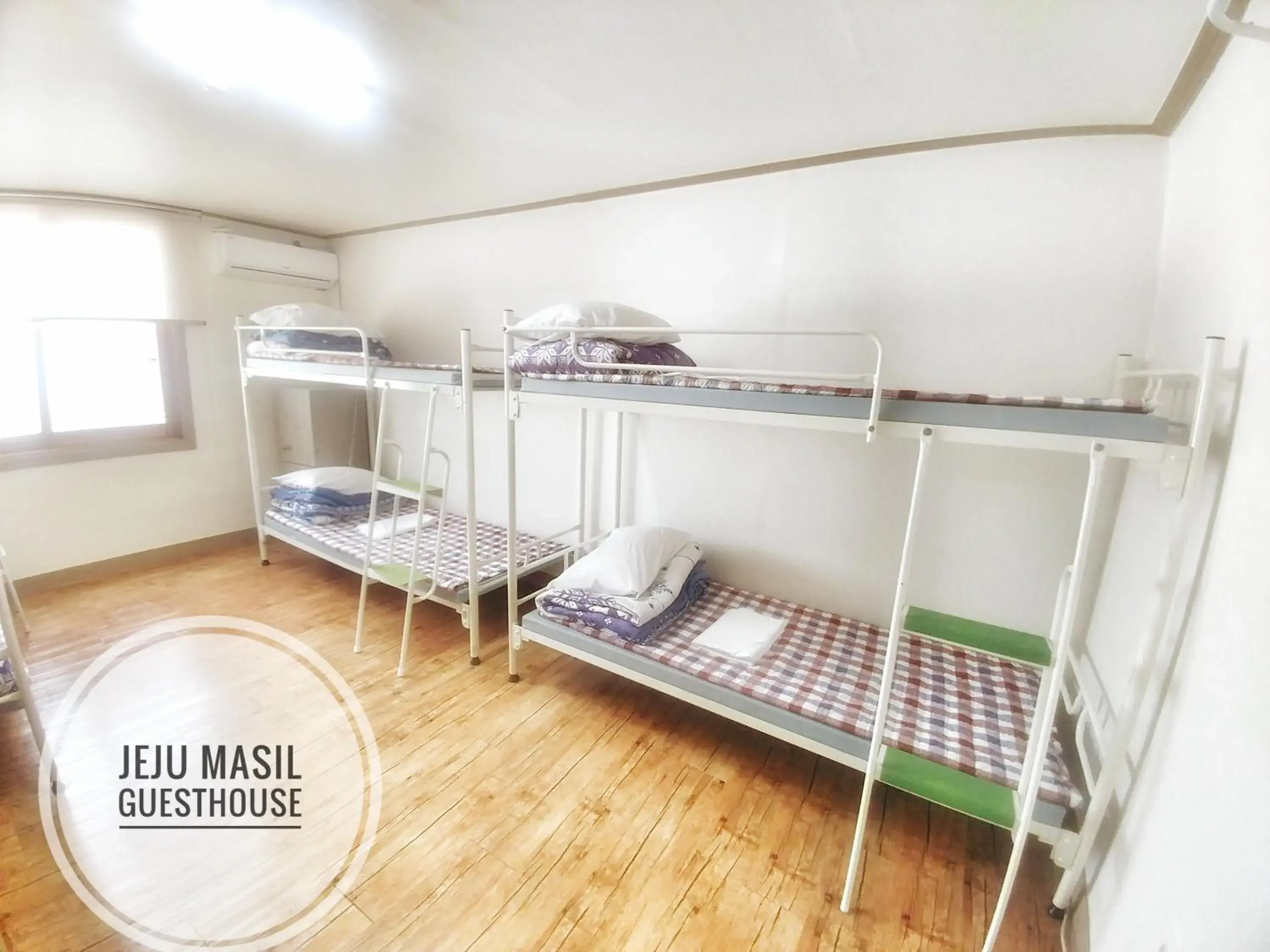 6-Bed Male Dormitory Room - single occupancy in Jeju Masil Guesthouse 6-Bed Male Dormitory Room - single occupancy in Jeju Masil Guesthouse
