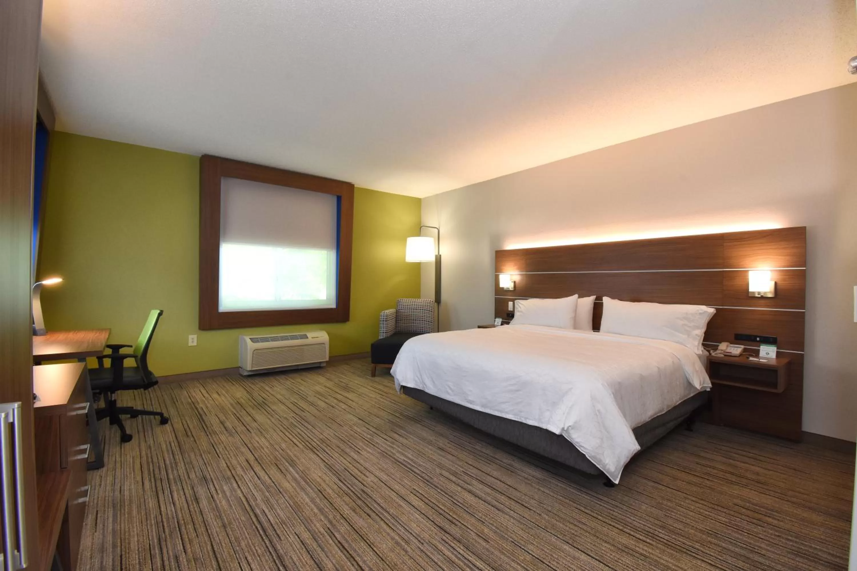 Photo of the whole room, Bed in Holiday Inn Express & Suites Southern Pines-Pinehurst Area by IHG