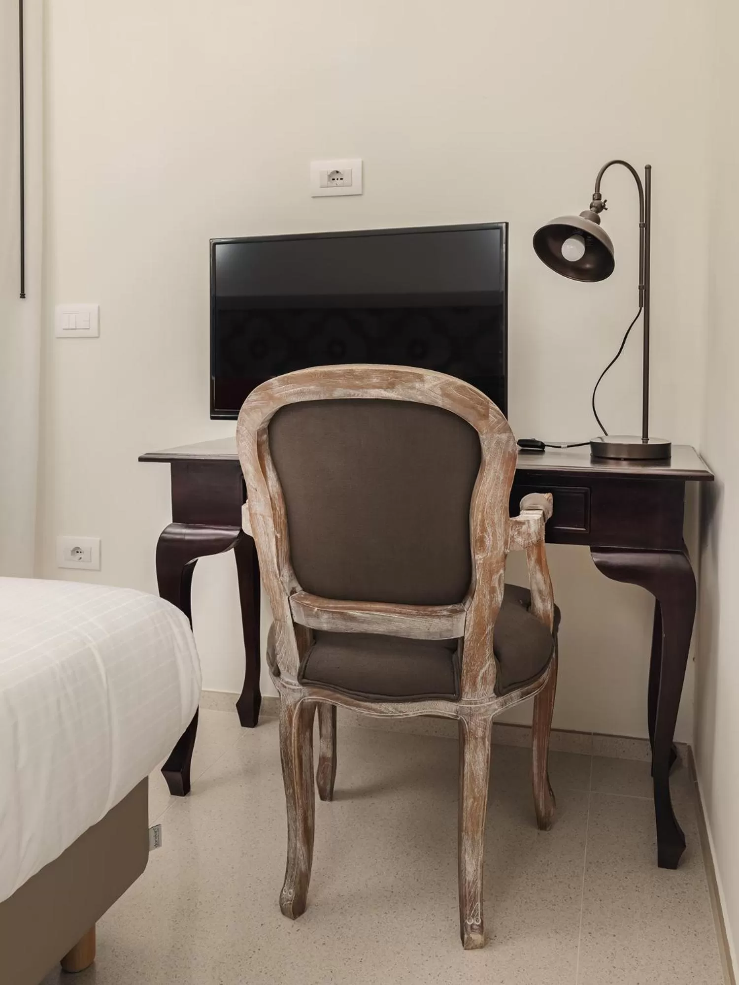 Seating area, Bed in Living u HomeSuites