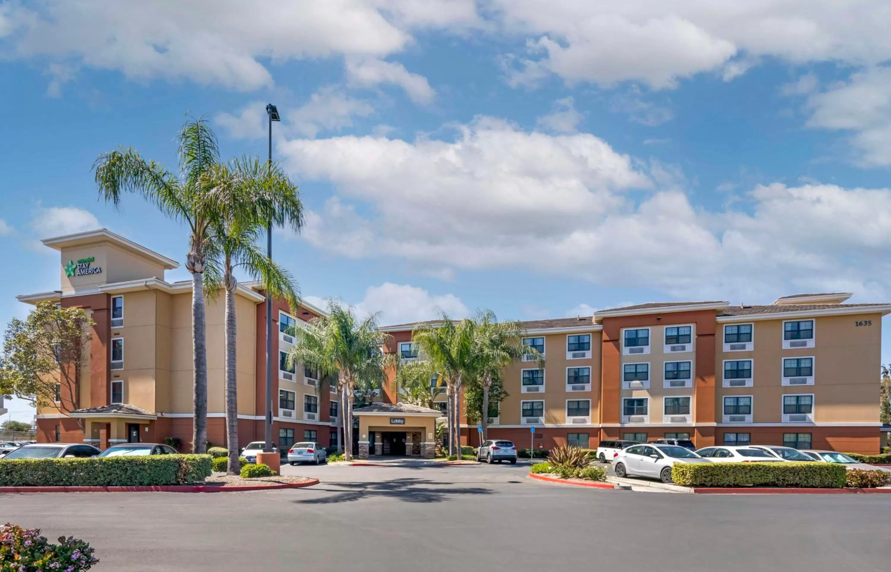 Property building in Extended Stay America Suites - Orange County - Katella Ave