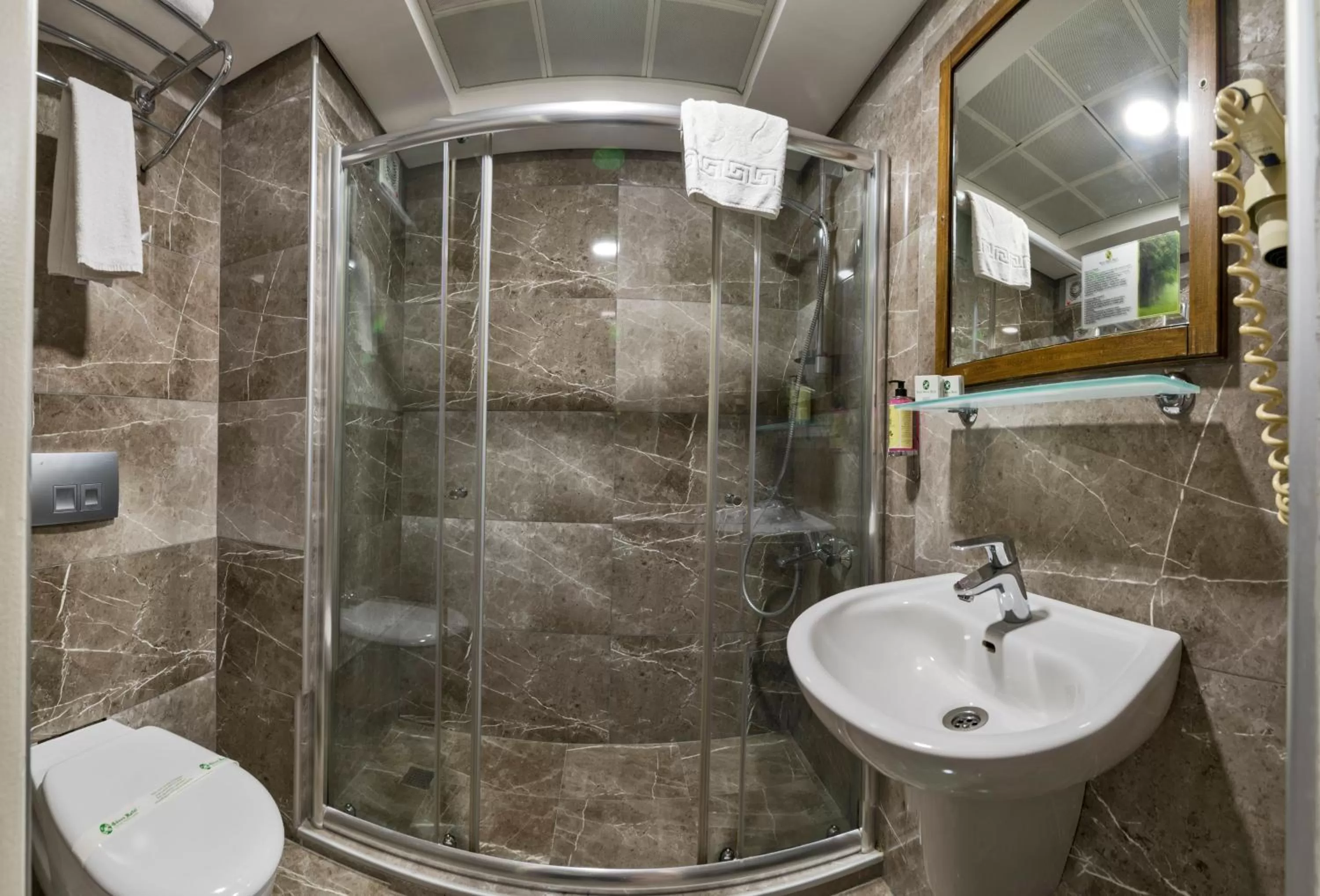 Bathroom in Laleli Gonen Hotel