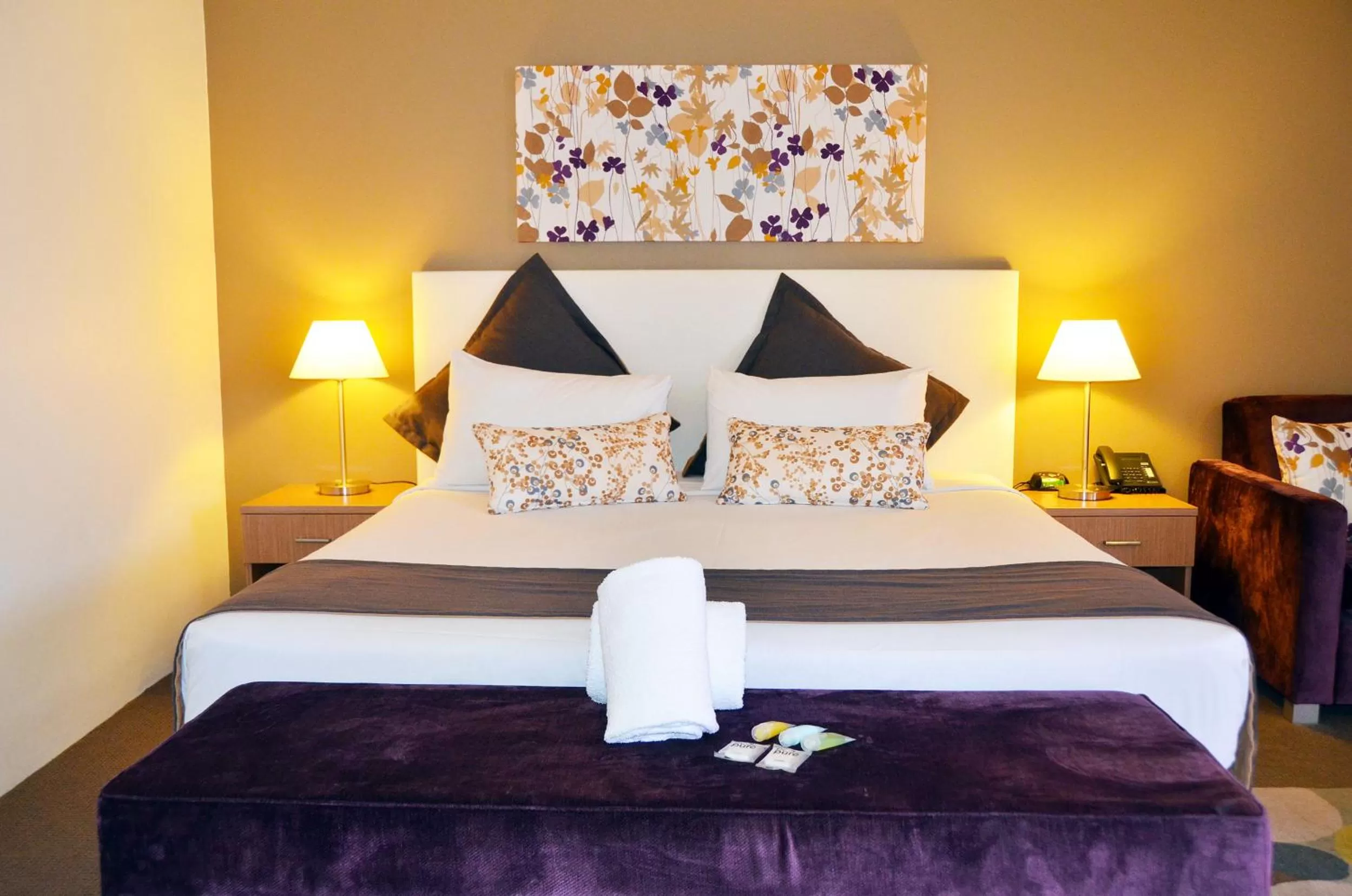 Photo of the whole room, Bed in Hunts Hotel Liverpool