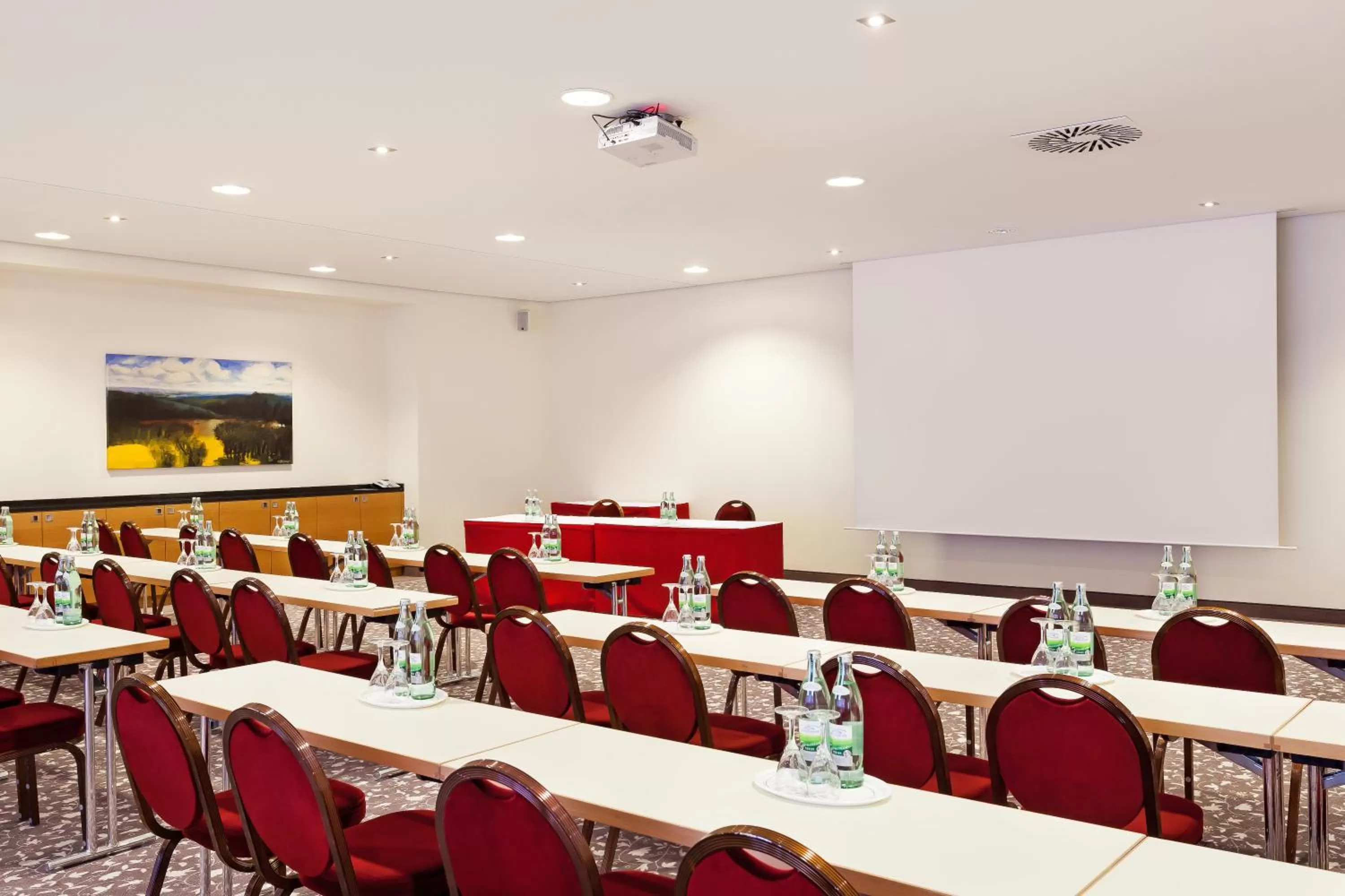Meeting/conference room in Holiday Inn Nürnberg City Centre by IHG