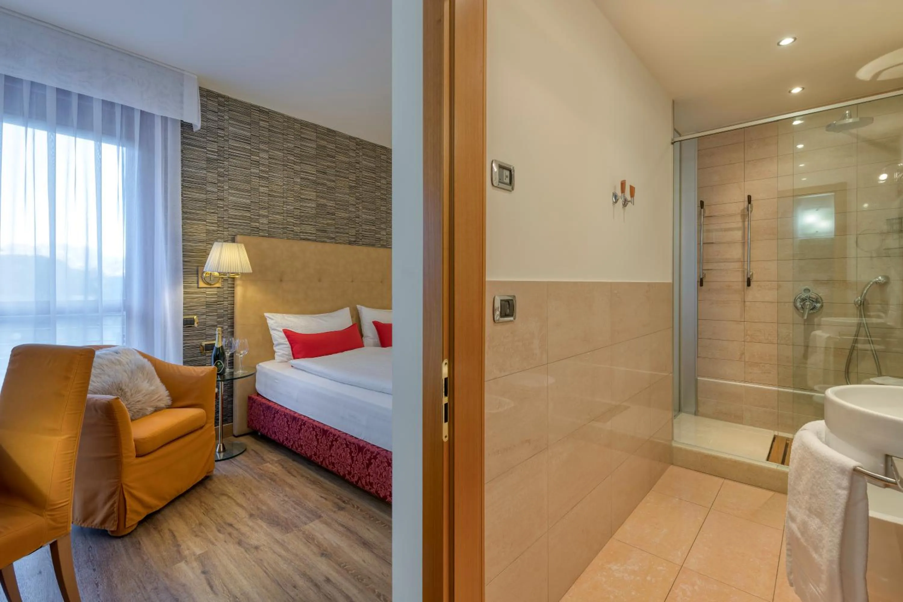 Bathroom, Bed in Hotel Sporting Trento