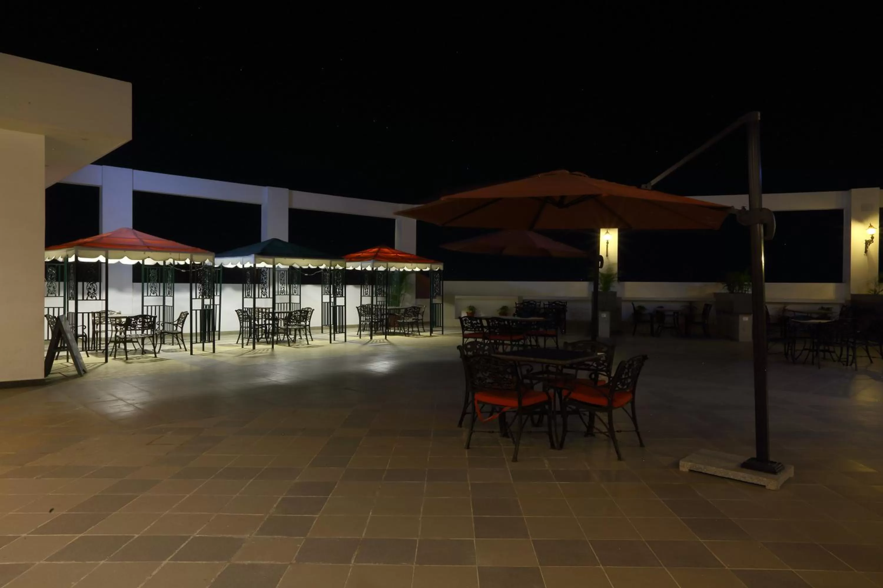 Lounge or bar in Grand Hotel Nawanshahr