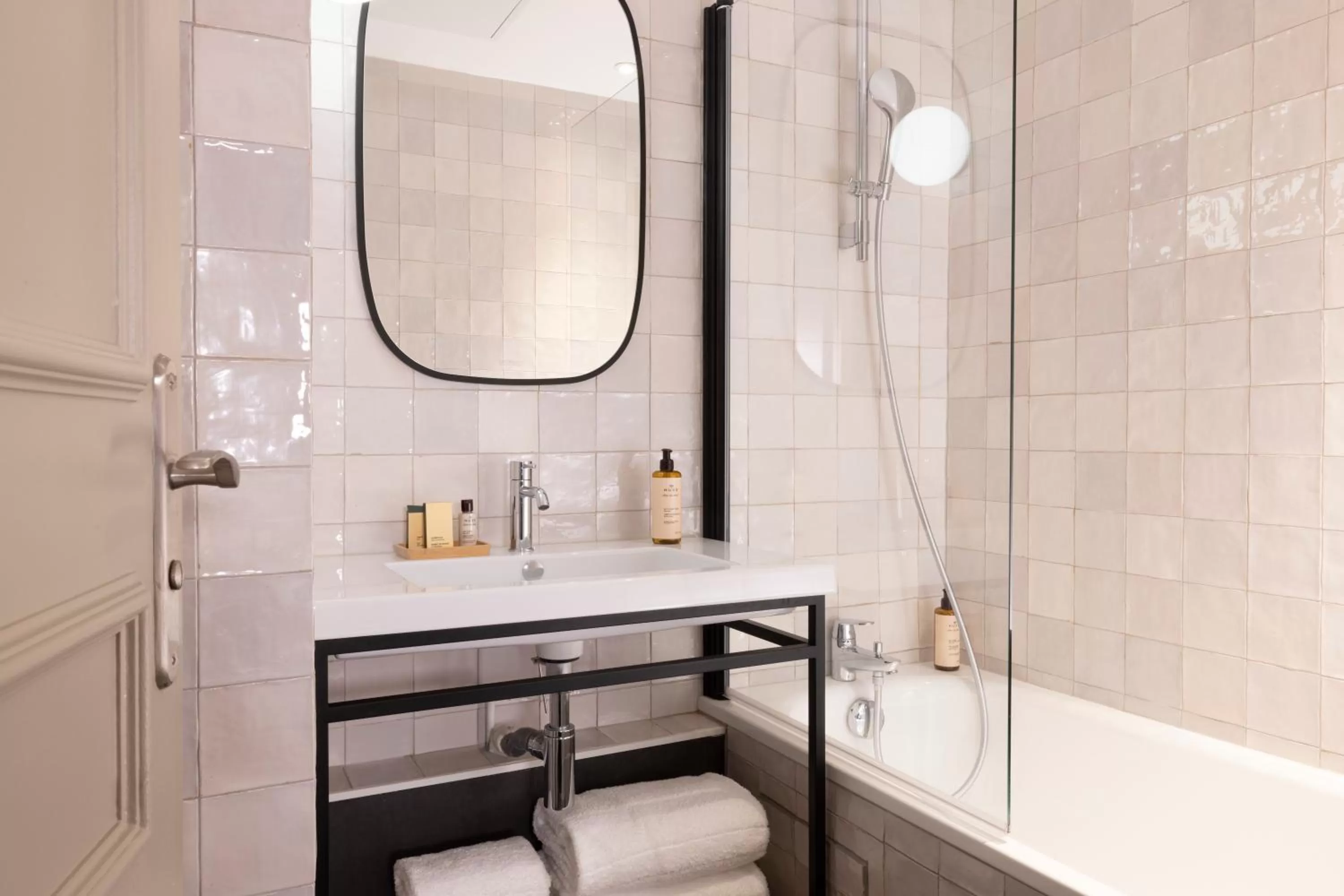 Bathroom in Hôtel Hélios Opéra