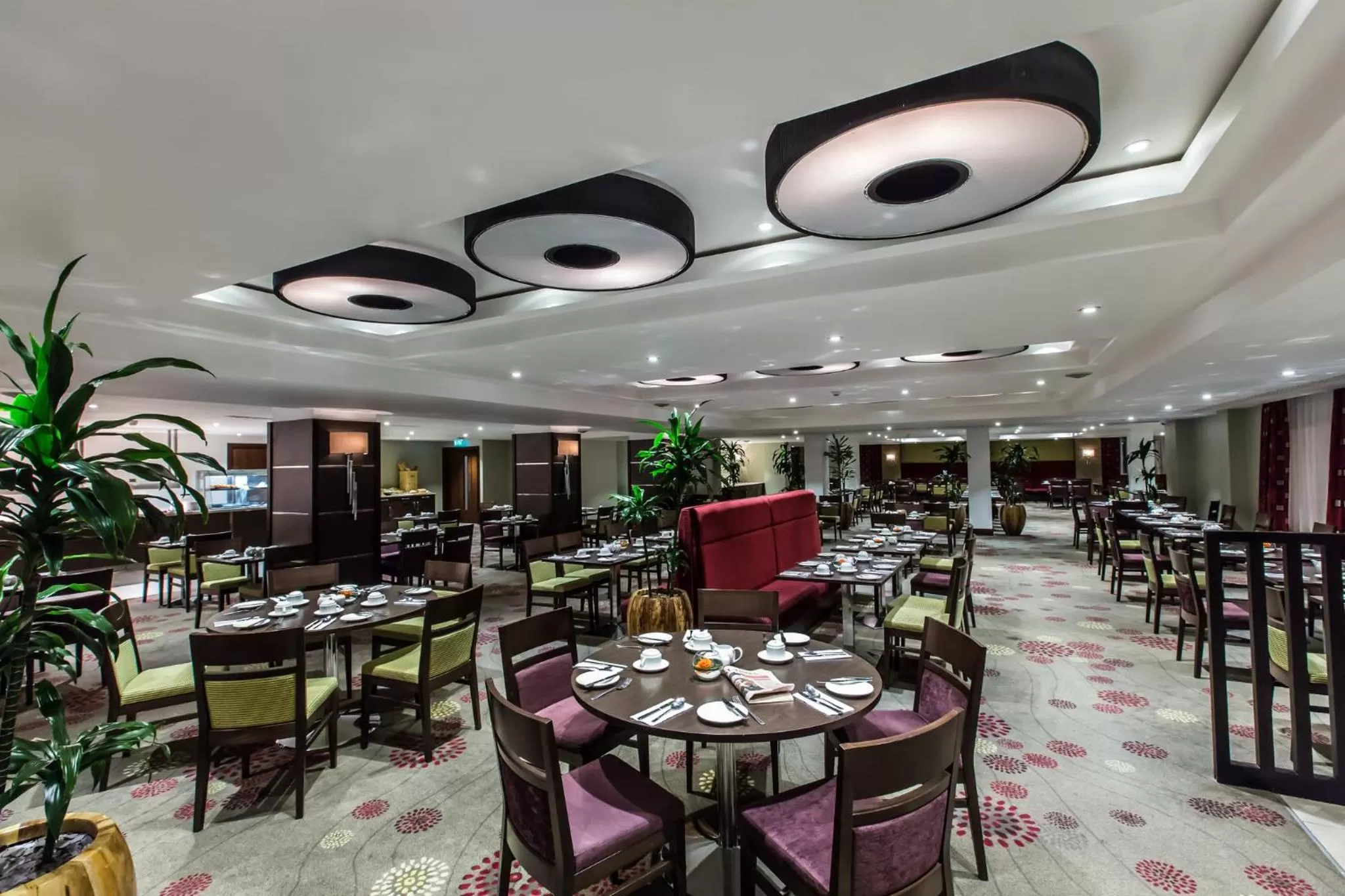Restaurant/places to eat in Holiday Inn London Kensington High St. by IHG