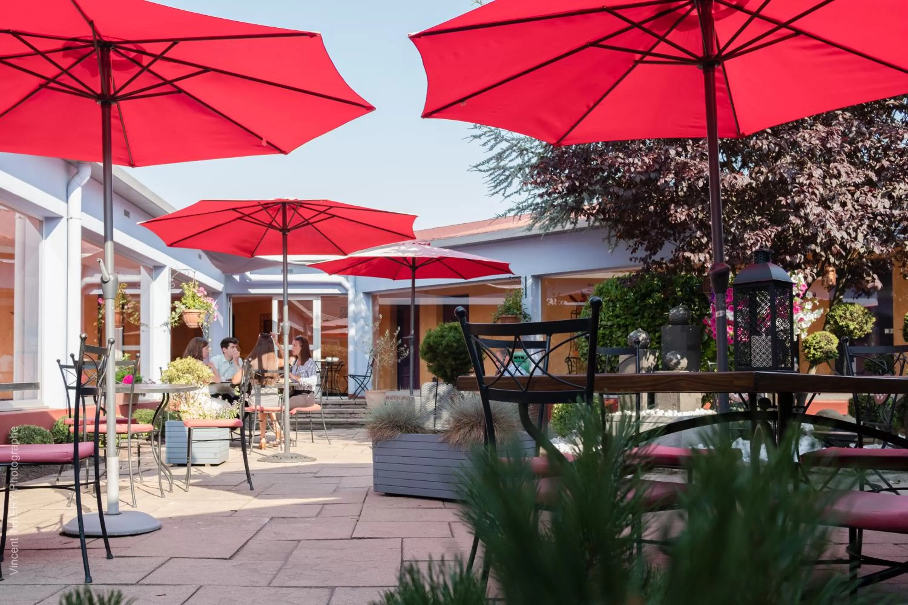 Patio in Logis Hôtel Atrium Epinal Golbey