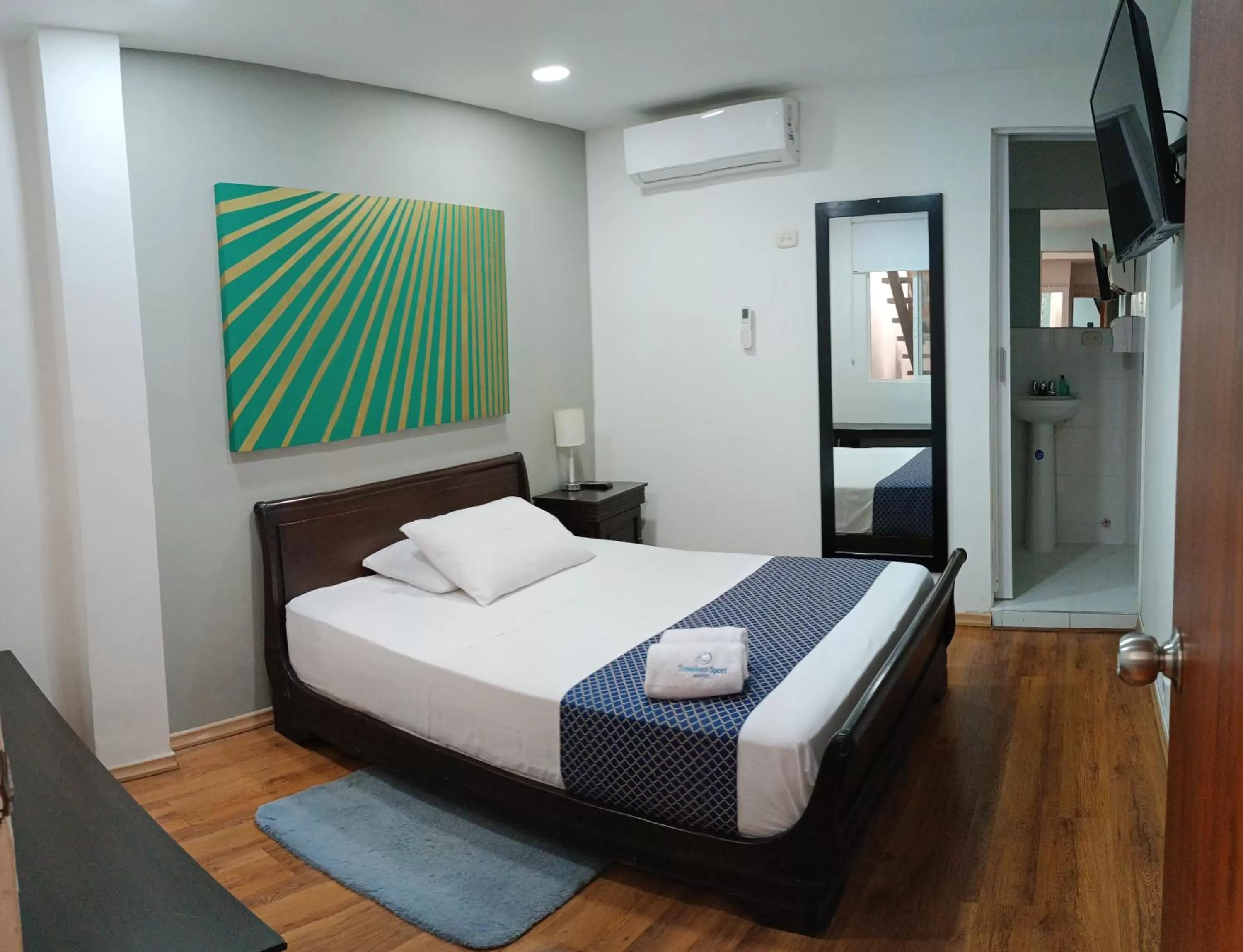 Toilet, Bed in Hotel Travelers Sport