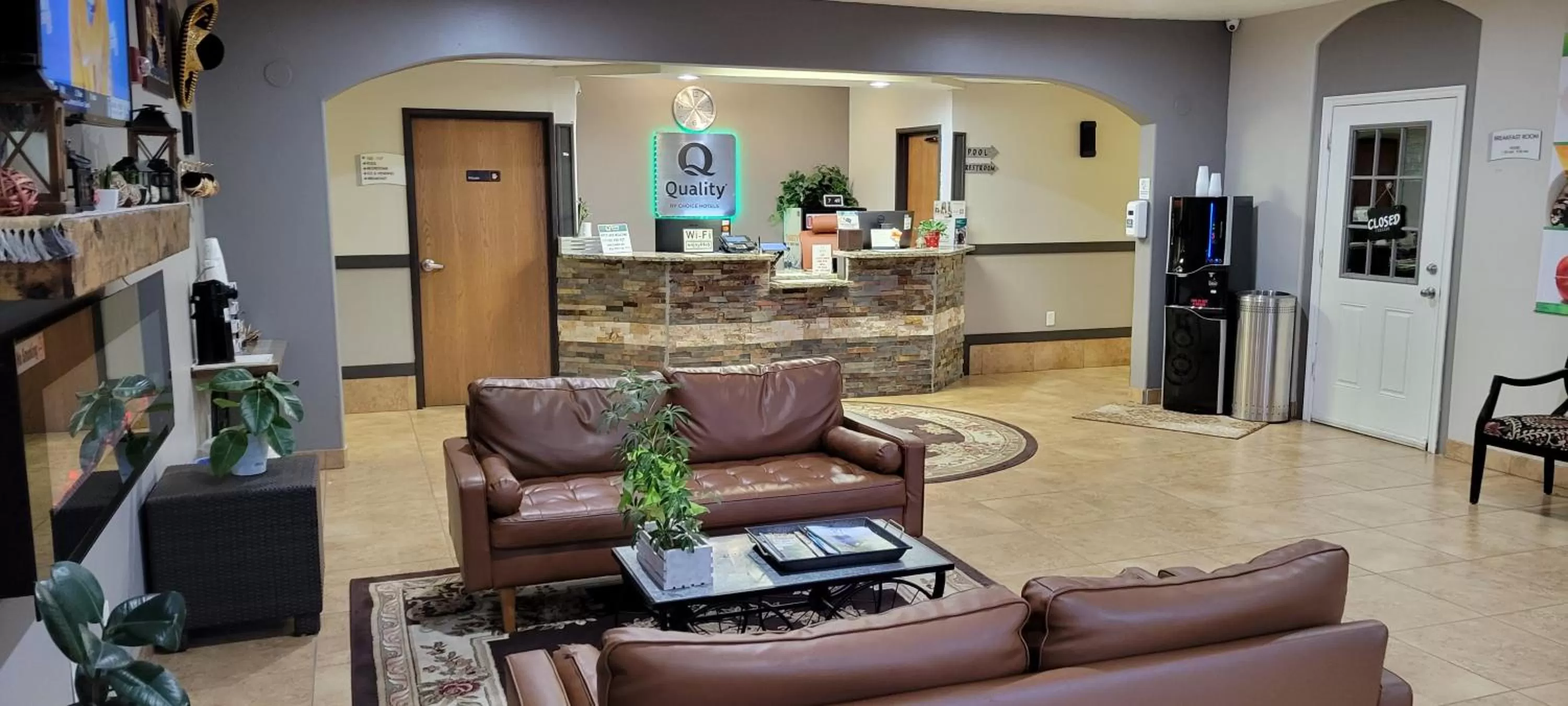 Lobby or reception in Quality Inn & Suites Salina National Forest Area