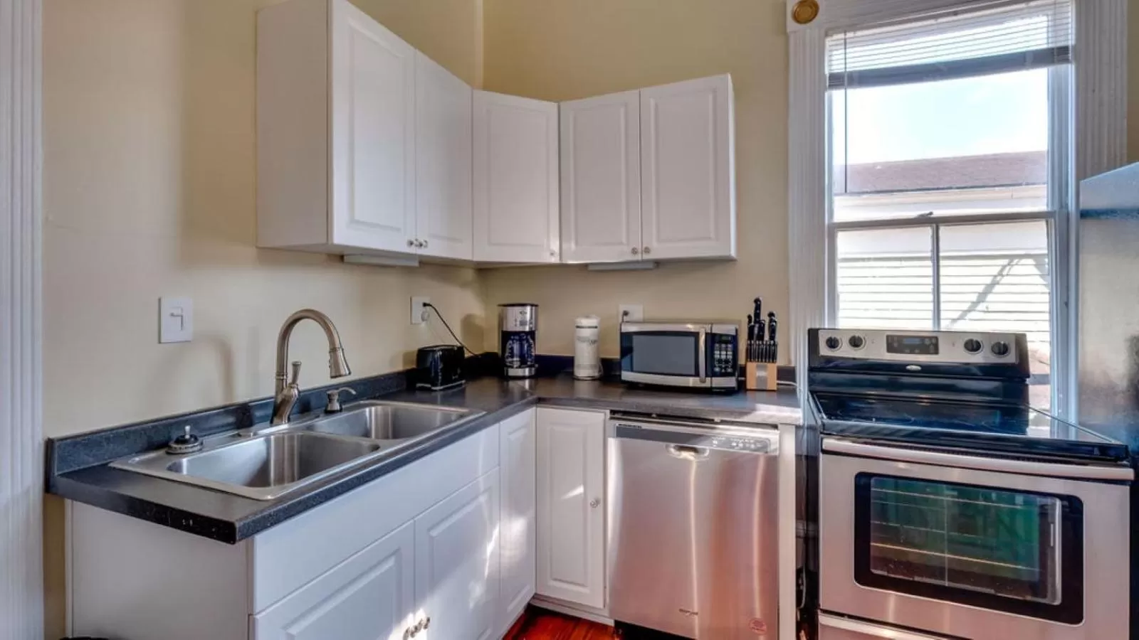 Kitchen/Kitchenette in Forsyth Park 2 Bedroom Beauty