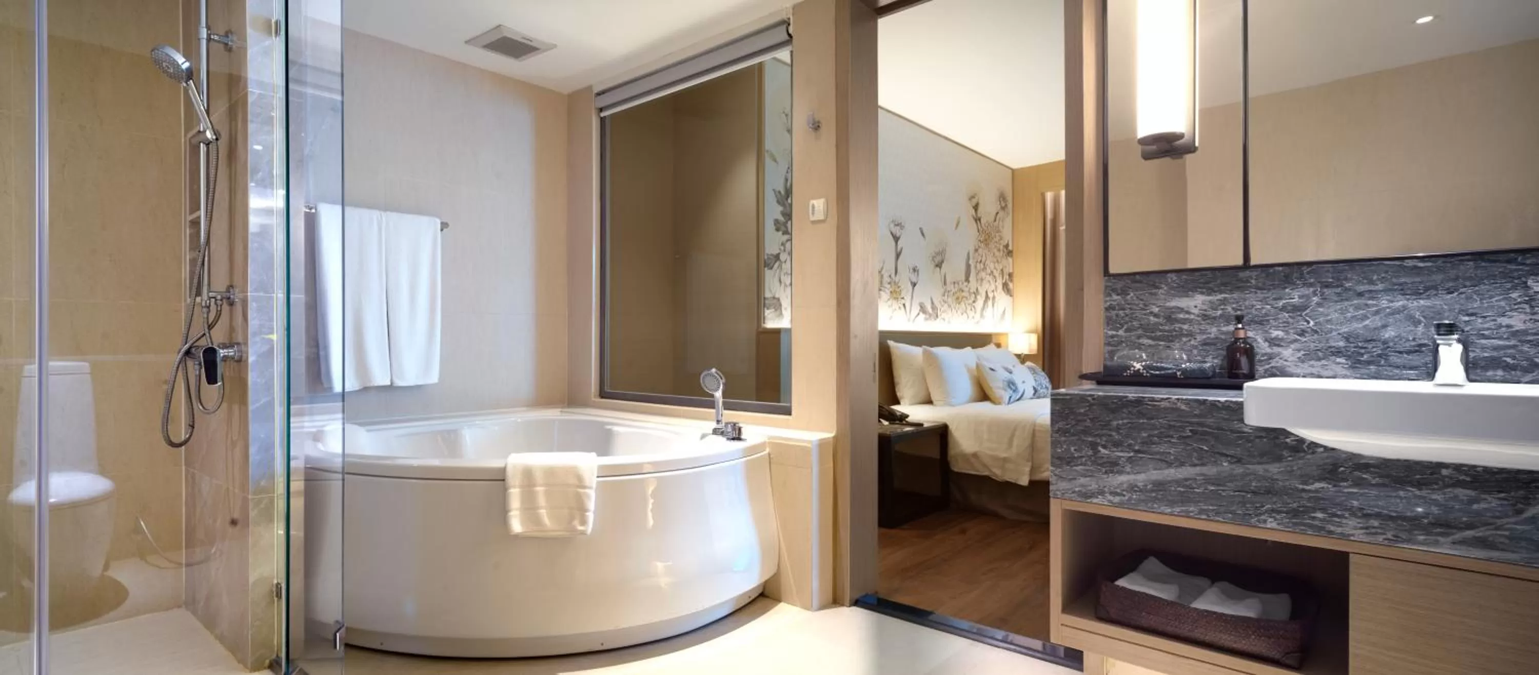 Toilet in Sivatel Bangkok Hotel