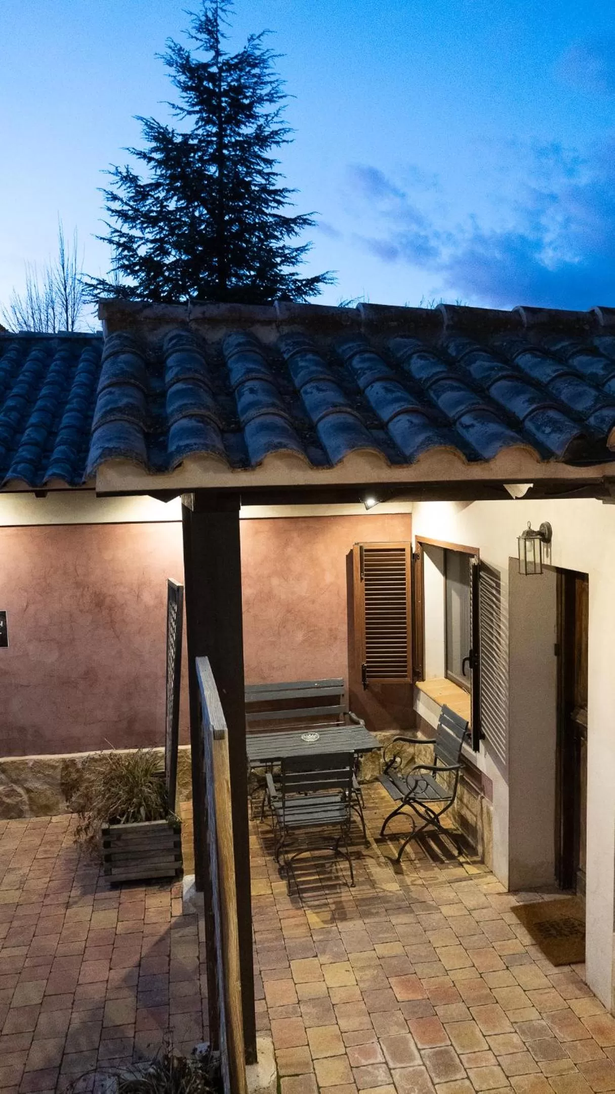 Facade/entrance in Hospedería Ballesteros