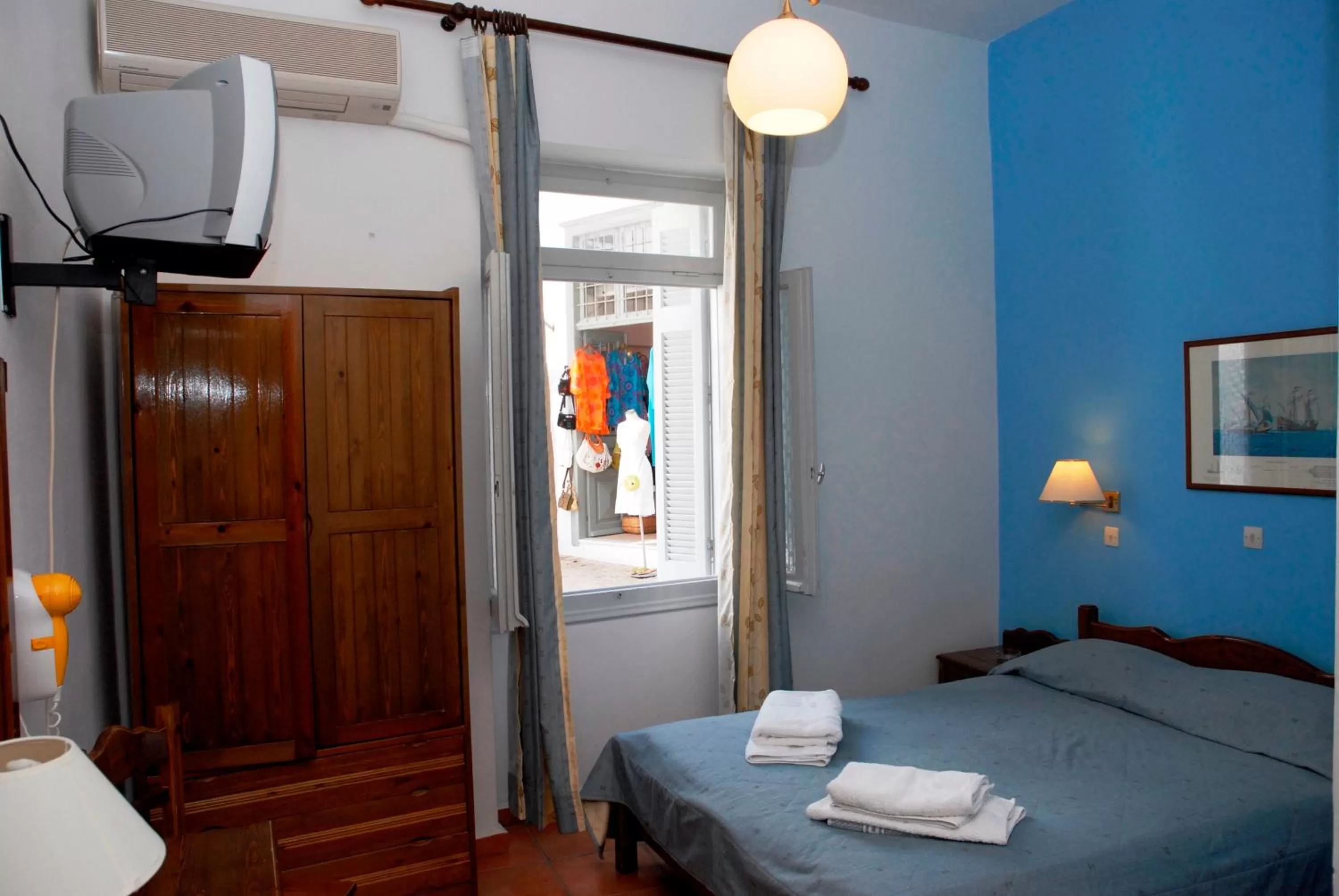 Bed in Amaryllis Hotel