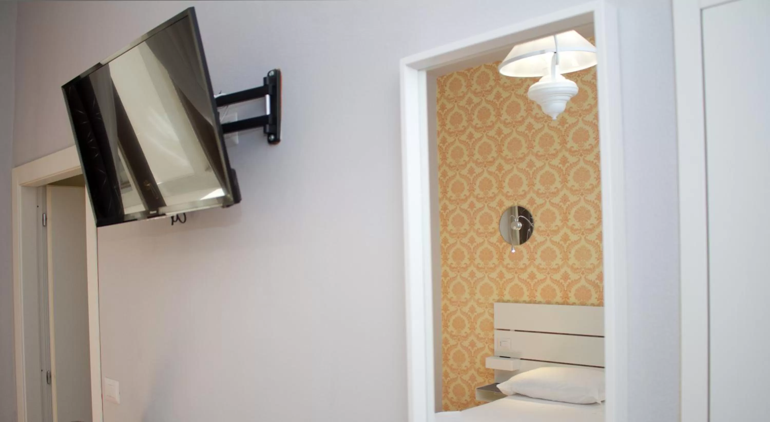 Bedroom, TV/Entertainment Center in IL MERCATO CENTRALE B and B